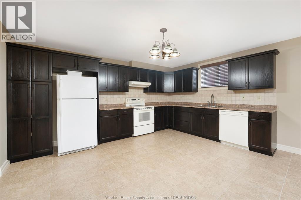 199 Ellison, Leamington, ON - Indoor Photo Showing Kitchen