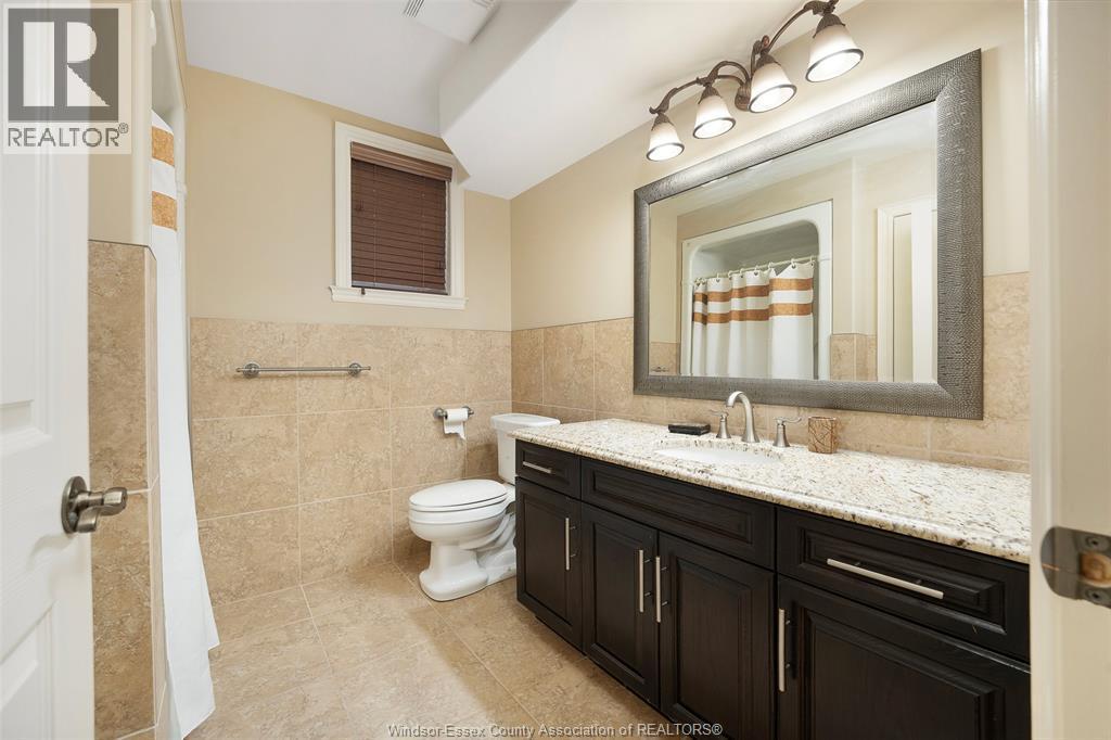 199 Ellison, Leamington, ON - Indoor Photo Showing Bathroom