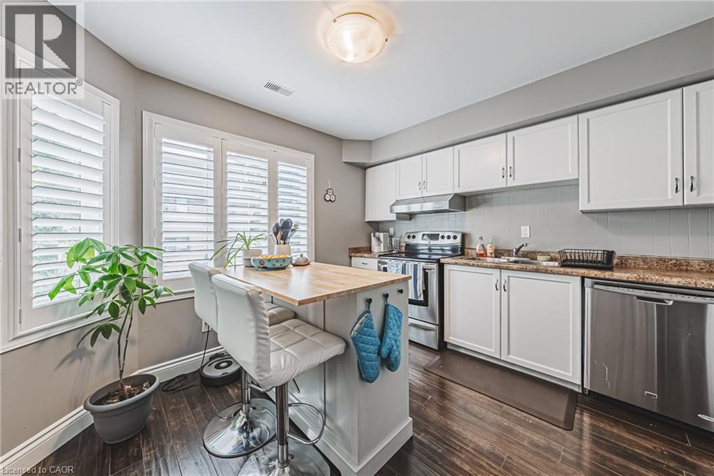 266 Limeridge Road E Unit# 3, Hamilton, ON - Indoor Photo Showing Kitchen