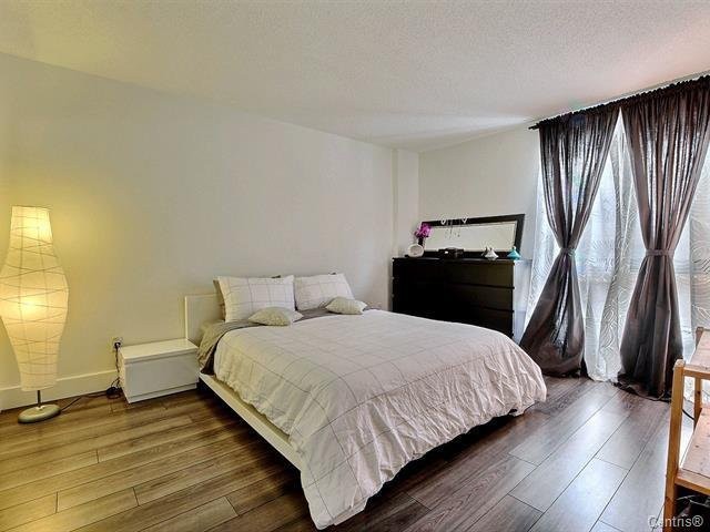 Bedroom - 406-525 Rue Lucien-L'Allier, Montréal (Ville-Marie), QC - Indoor Photo Showing Bedroom