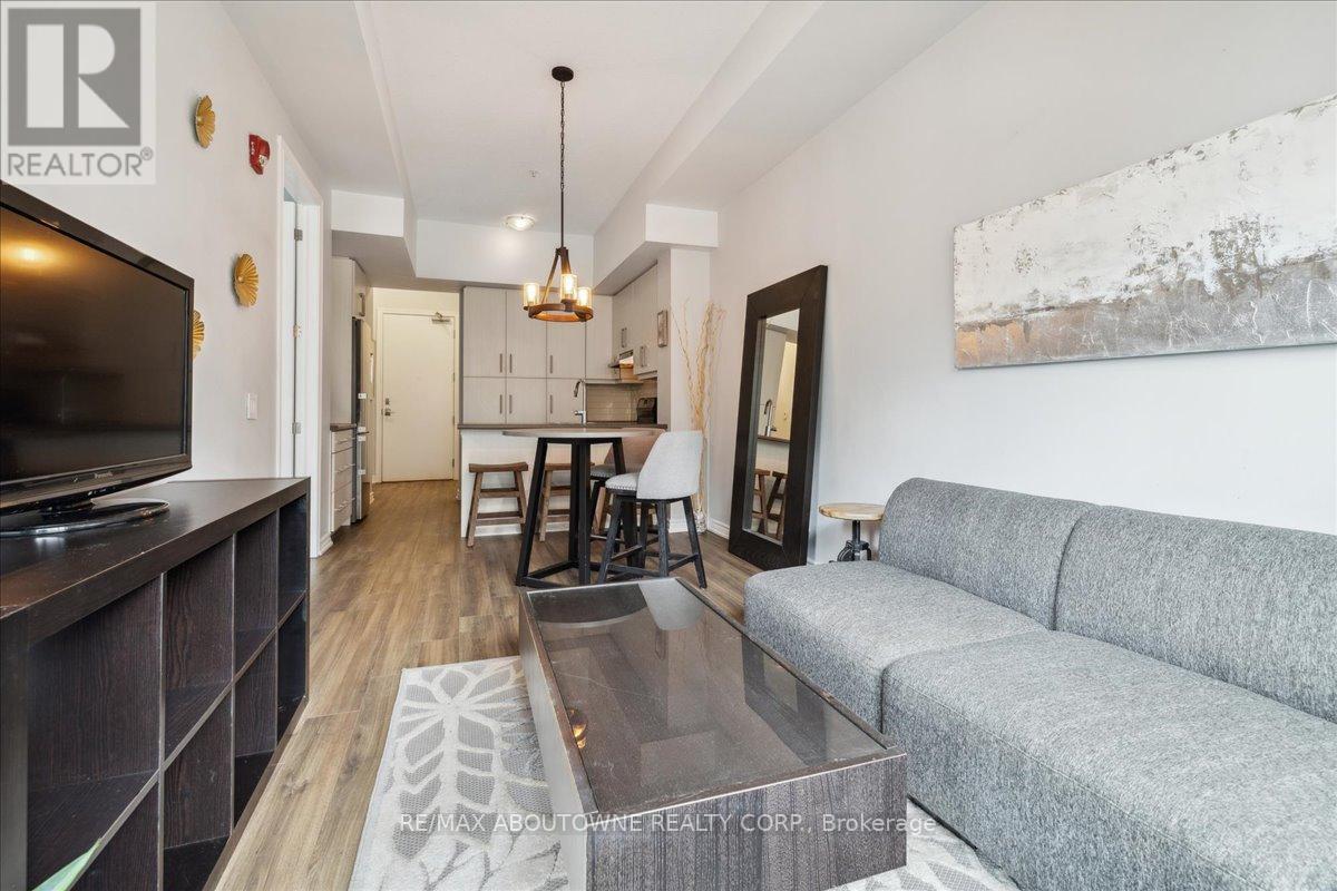 102 - 40 Esplanade Lane, Grimsby, ON - Indoor Photo Showing Living Room