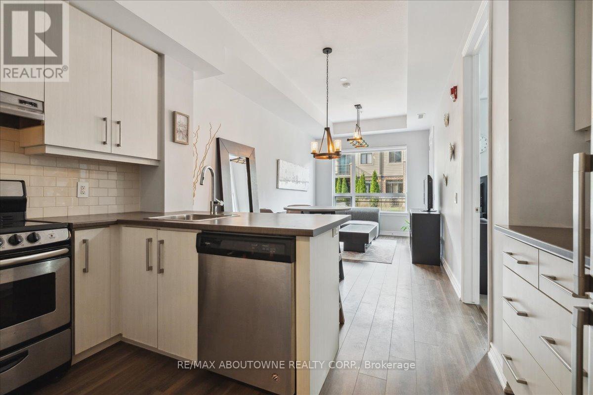 102 - 40 Esplanade Lane, Grimsby, ON - Indoor Photo Showing Kitchen With Upgraded Kitchen
