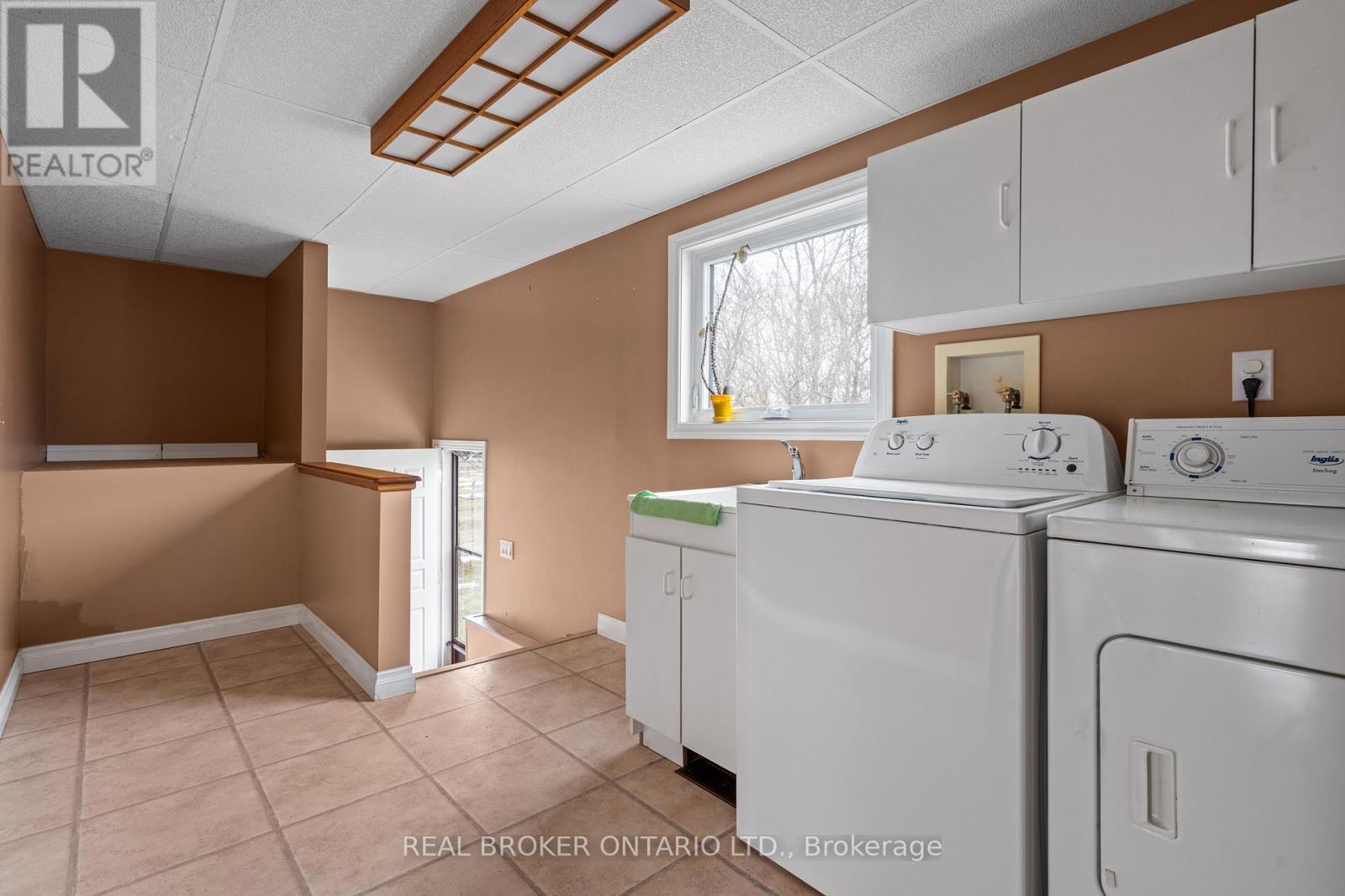1621 Second Avenue, St. Catharines (Rural Fourth), ON - Indoor Photo Showing Laundry Room