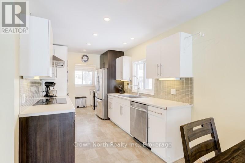 Chefs Bright Kitchen w/ White Cabinets - 39 Turtle Path, Ramara, ON - Indoor Photo Showing Kitchen