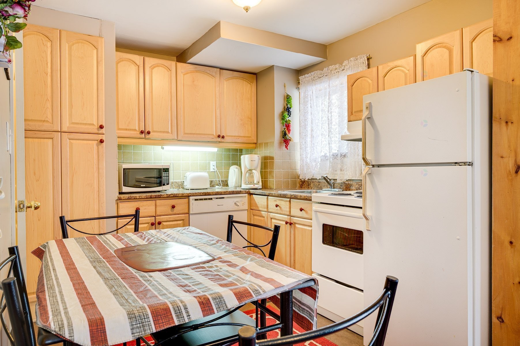 Dining Room - 330A Rue De L'Edelweiss, Sainte-Agathe-Des-Monts, QC - Indoor Photo Showing Kitchen