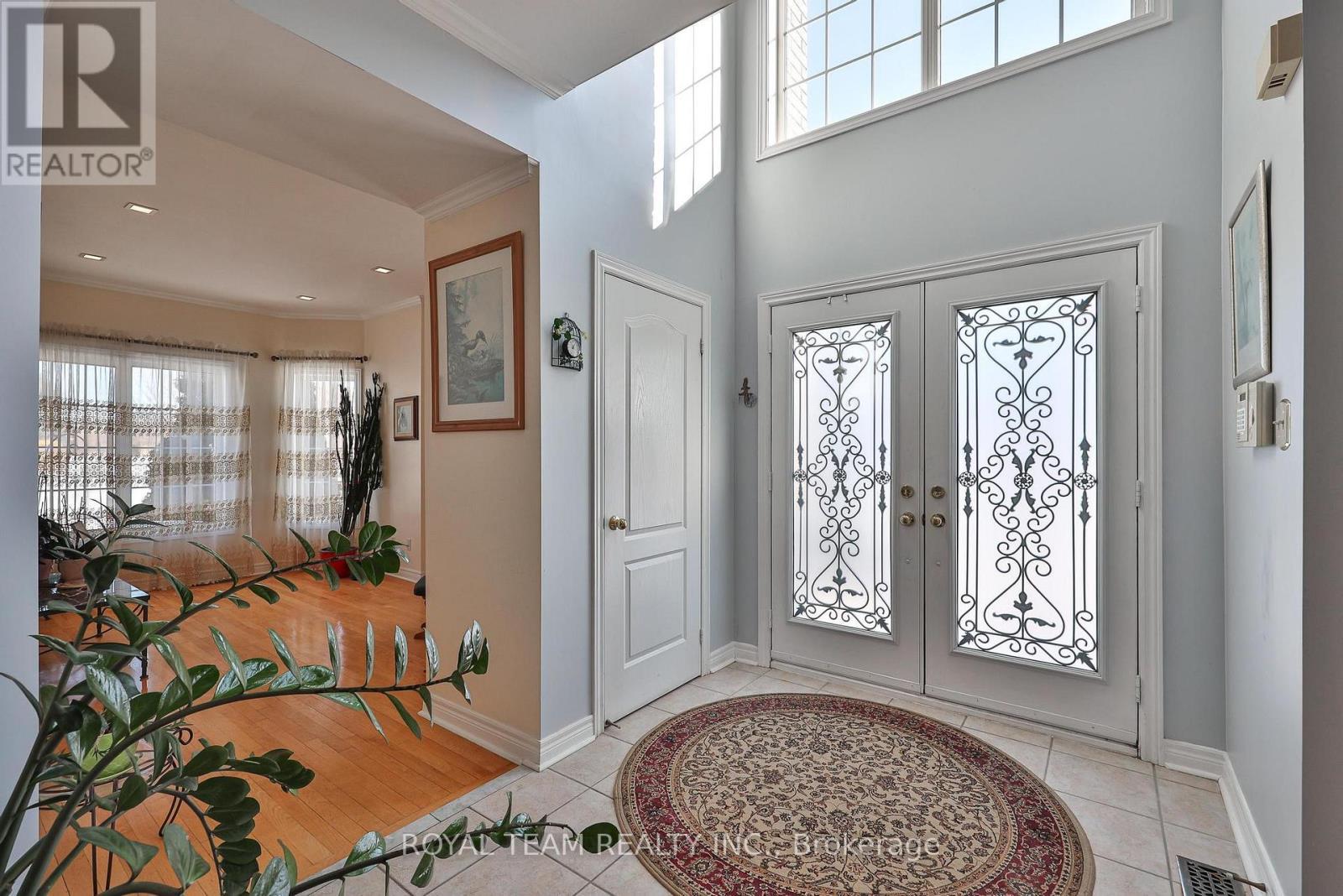 2 Sandway Crescent, Vaughan, ON - Indoor Photo Showing Other Room