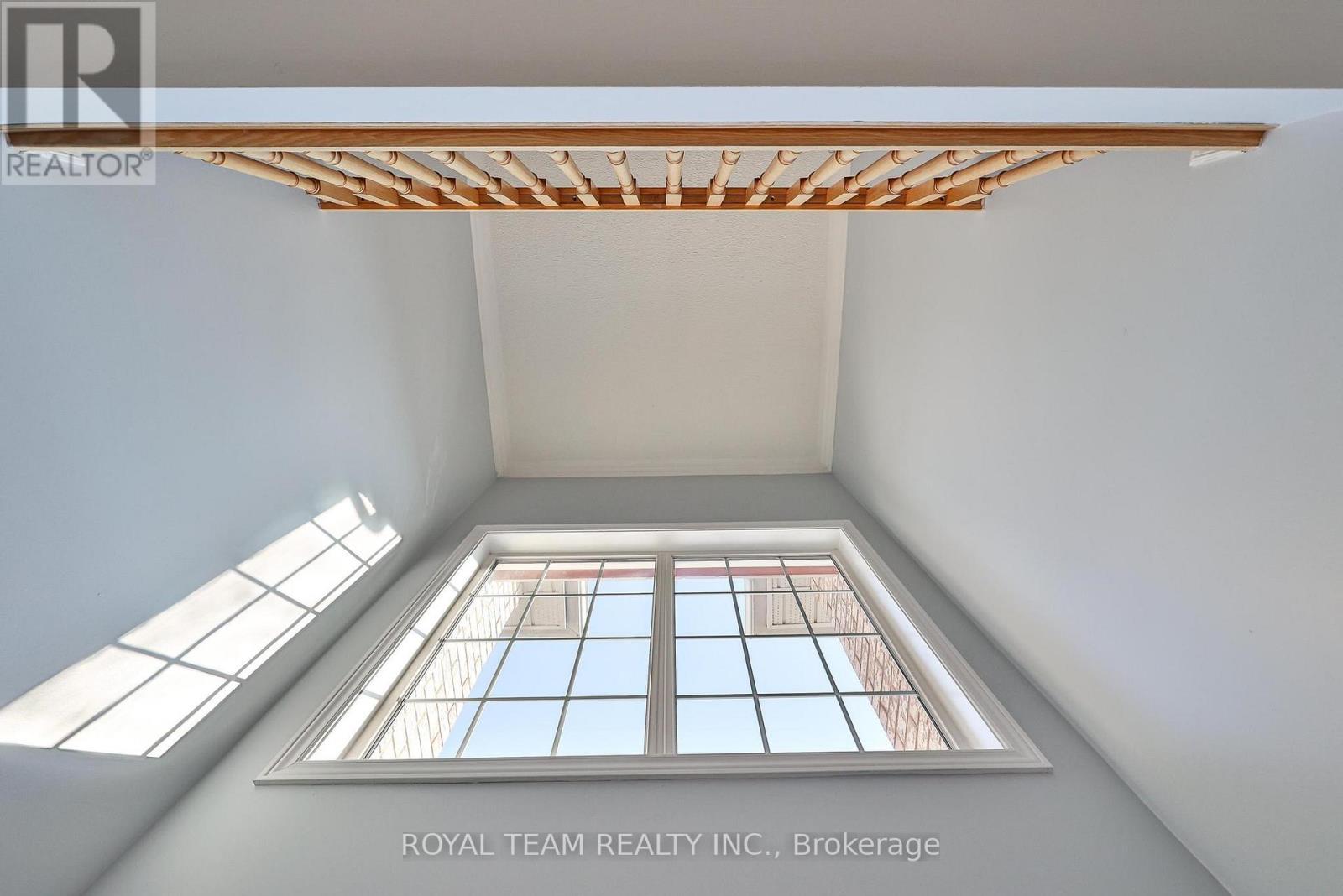 2 Sandway Crescent, Vaughan, ON - Indoor Photo Showing Other Room