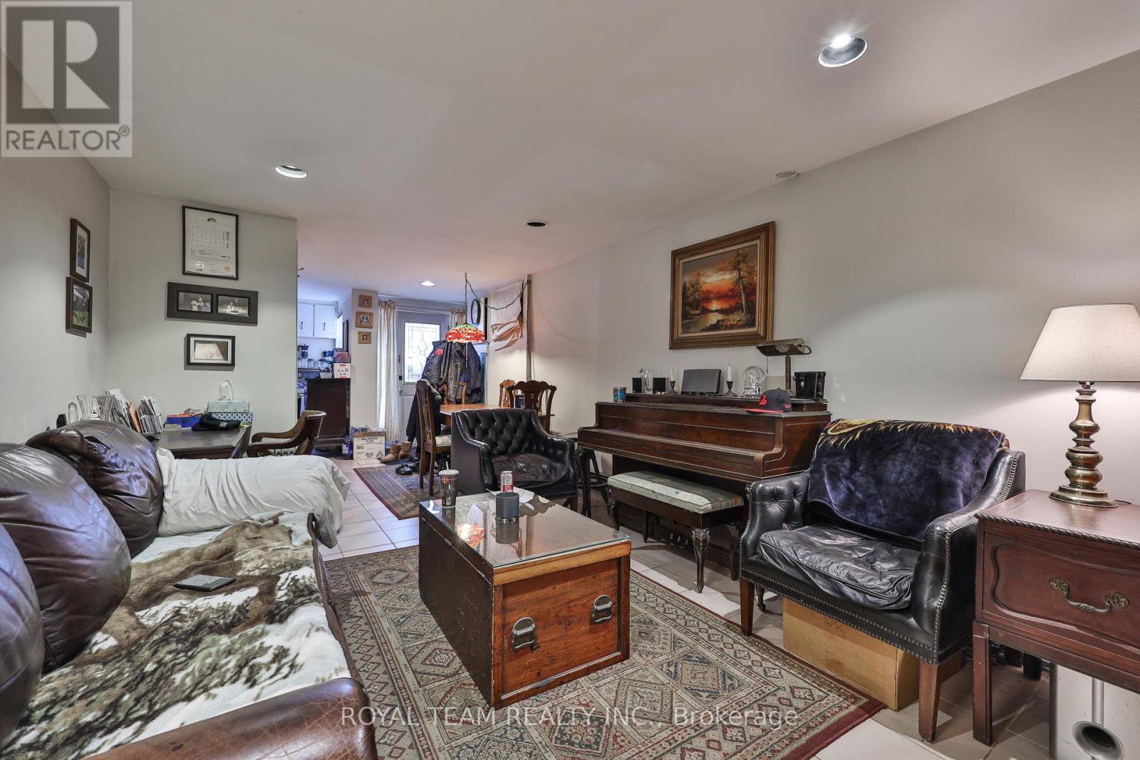 54 Maher Avenue, Toronto, ON - Indoor Photo Showing Living Room