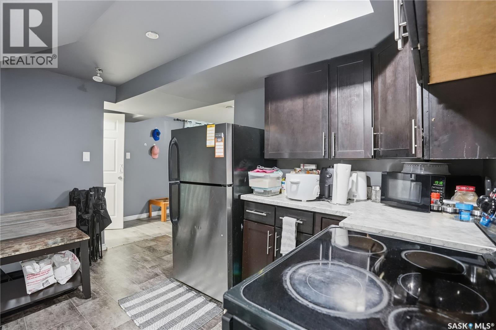 632 Aberdeen Crescent, Regina, SK - Indoor Photo Showing Kitchen