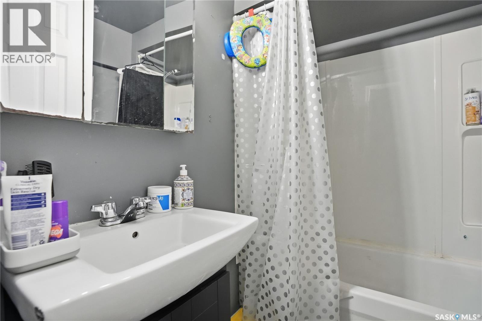 632 Aberdeen Crescent, Regina, SK - Indoor Photo Showing Bathroom