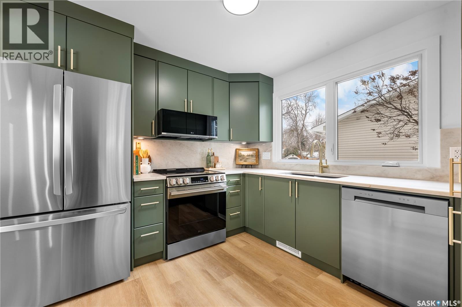 73 Tibbits Road, Regina, SK - Indoor Photo Showing Kitchen