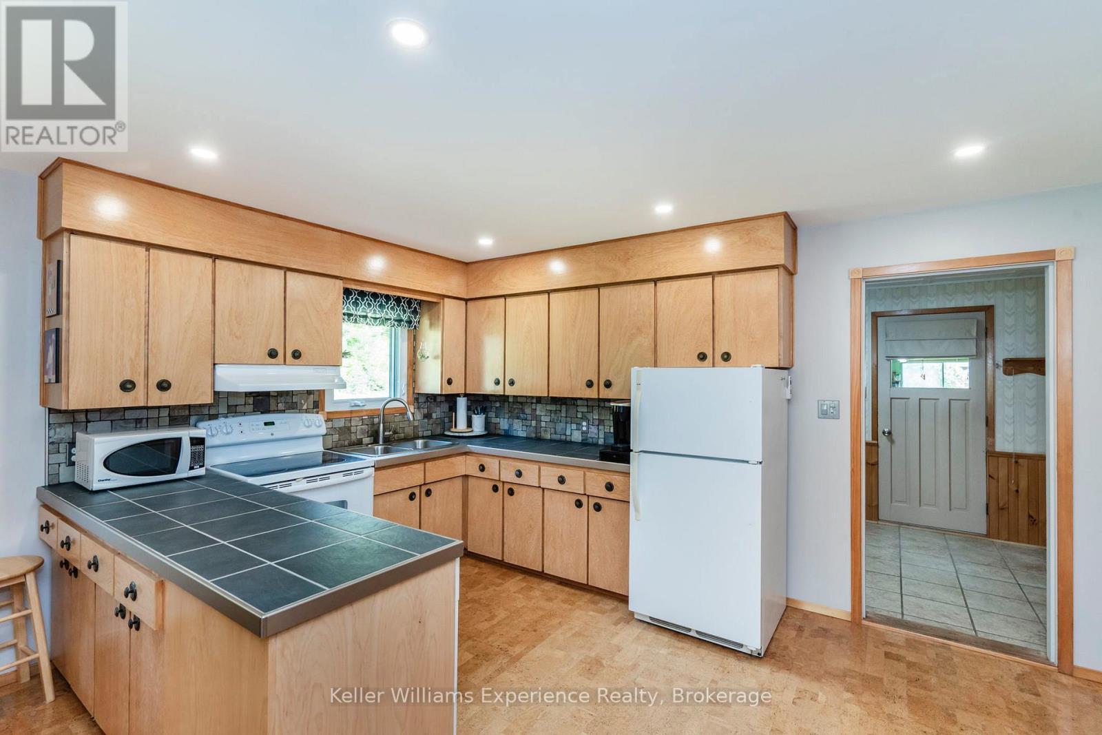 450 Concession 11 Road E, Tiny, ON - Indoor Photo Showing Kitchen