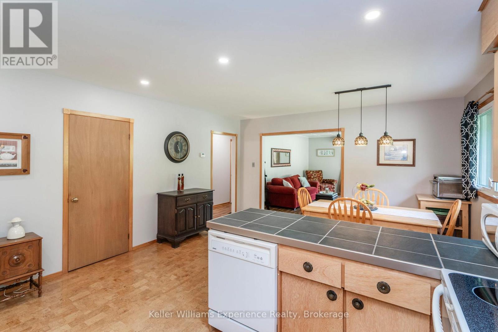 450 Concession 11 Road E, Tiny, ON - Indoor