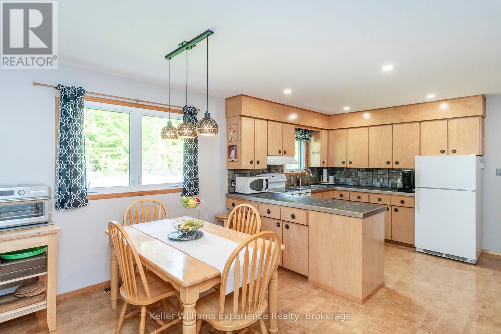 450 Concession 11 Road E, Tiny, ON - Indoor