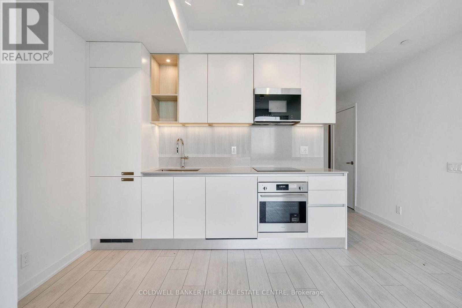 Unit #1302 - 39 Mary Street, Barrie, ON - Indoor Photo Showing Kitchen