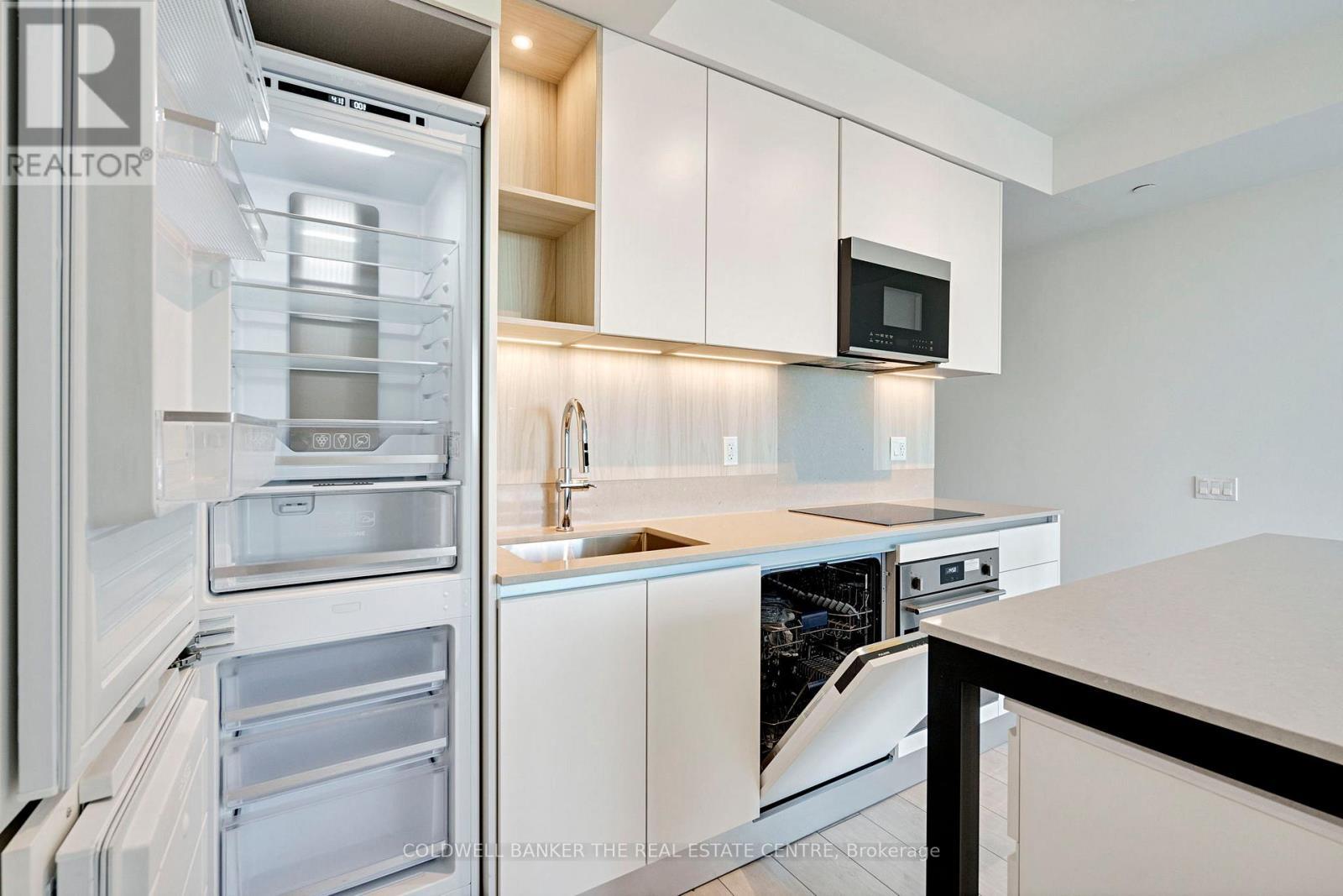 Unit #1302 - 39 Mary Street, Barrie, ON - Indoor Photo Showing Kitchen
