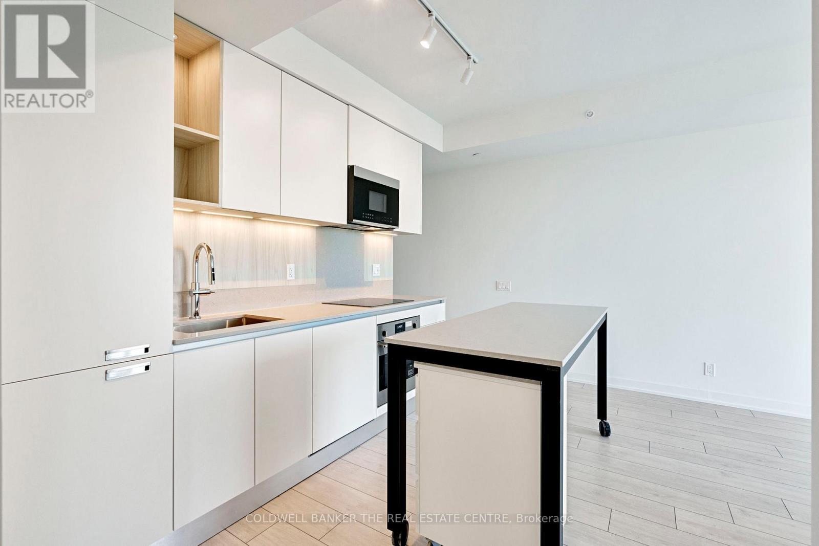 Unit #1302 - 39 Mary Street, Barrie, ON - Indoor Photo Showing Kitchen