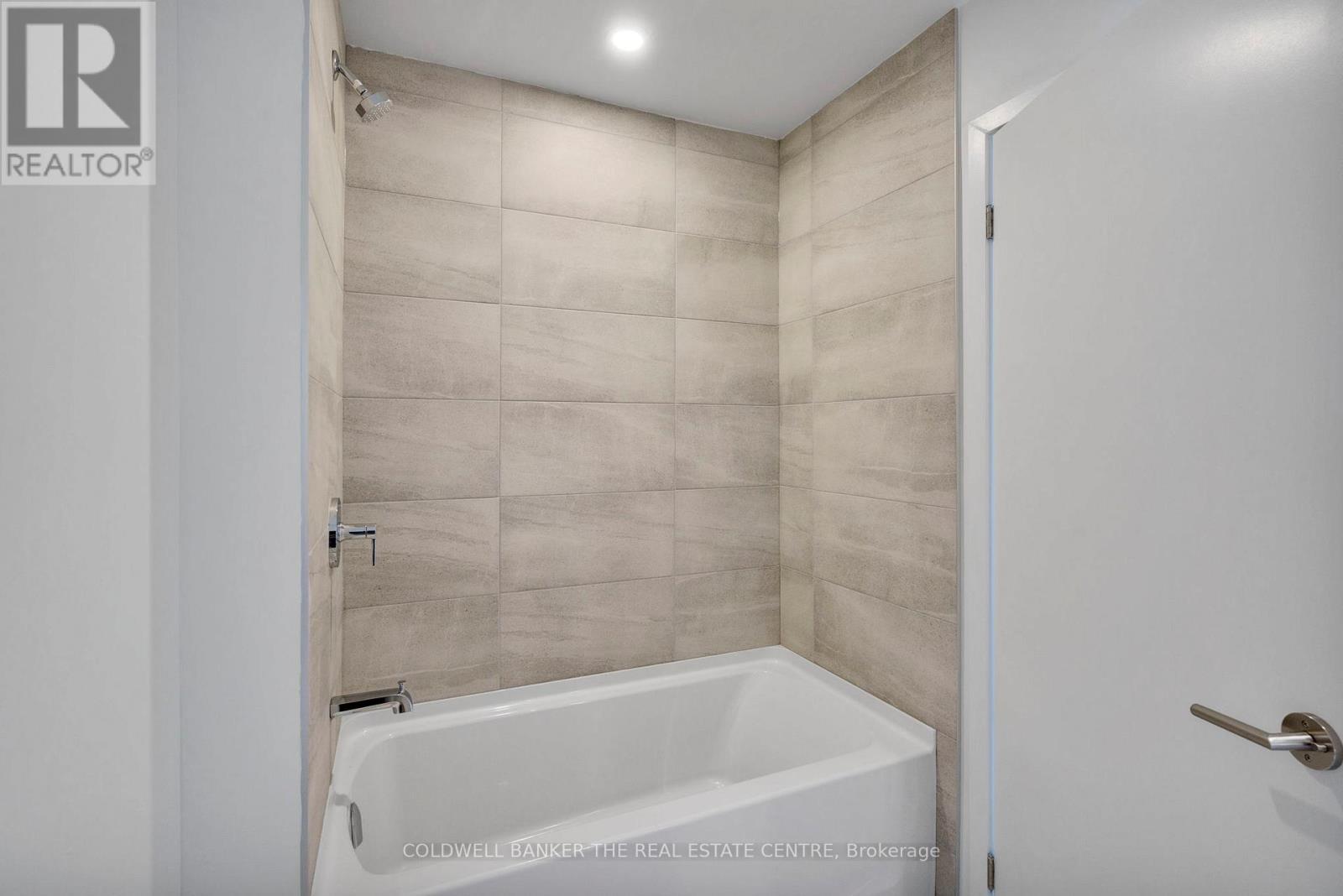 Unit #1302 - 39 Mary Street, Barrie, ON - Indoor Photo Showing Bathroom
