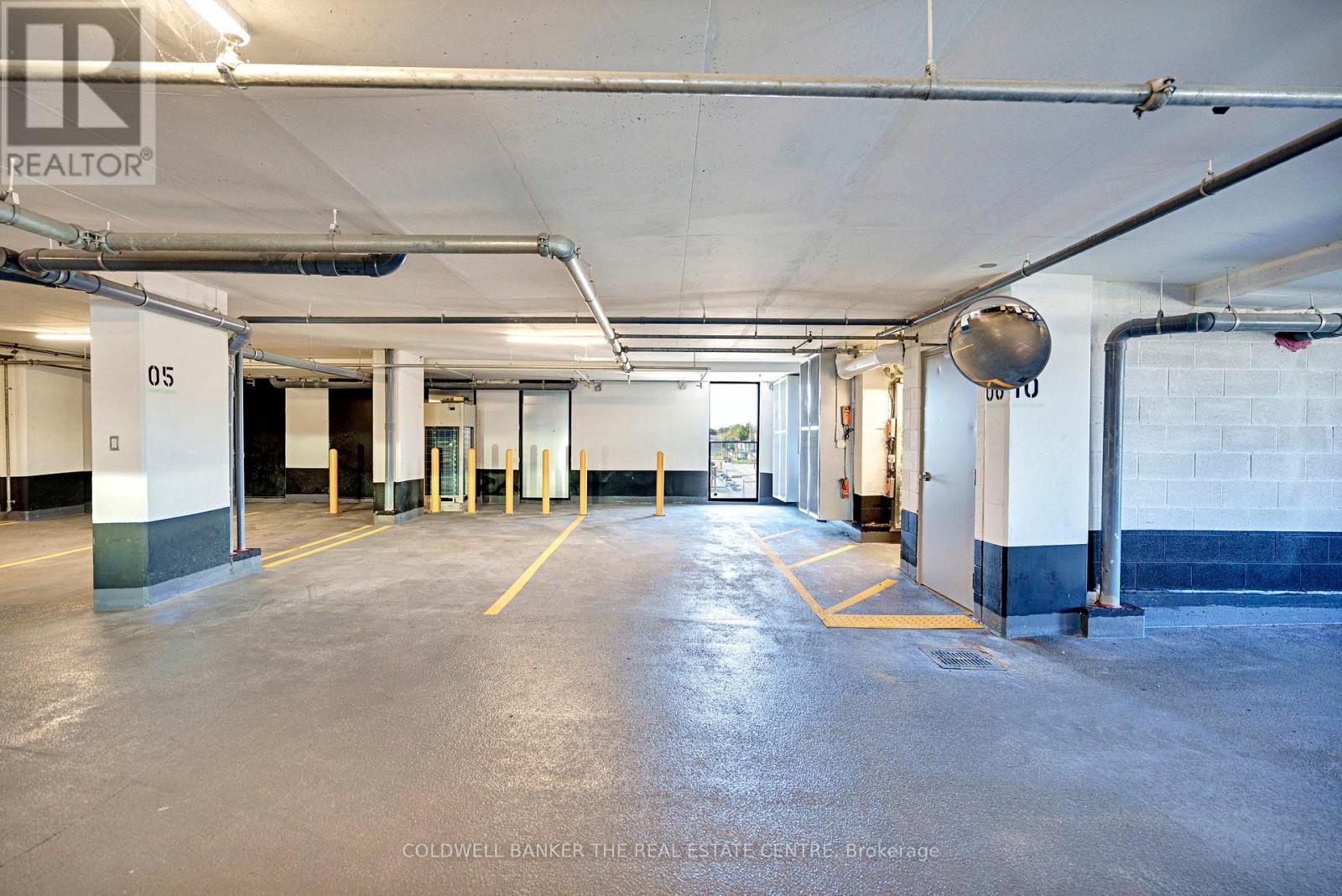 Unit #1302 - 39 Mary Street, Barrie, ON - Indoor Photo Showing Garage