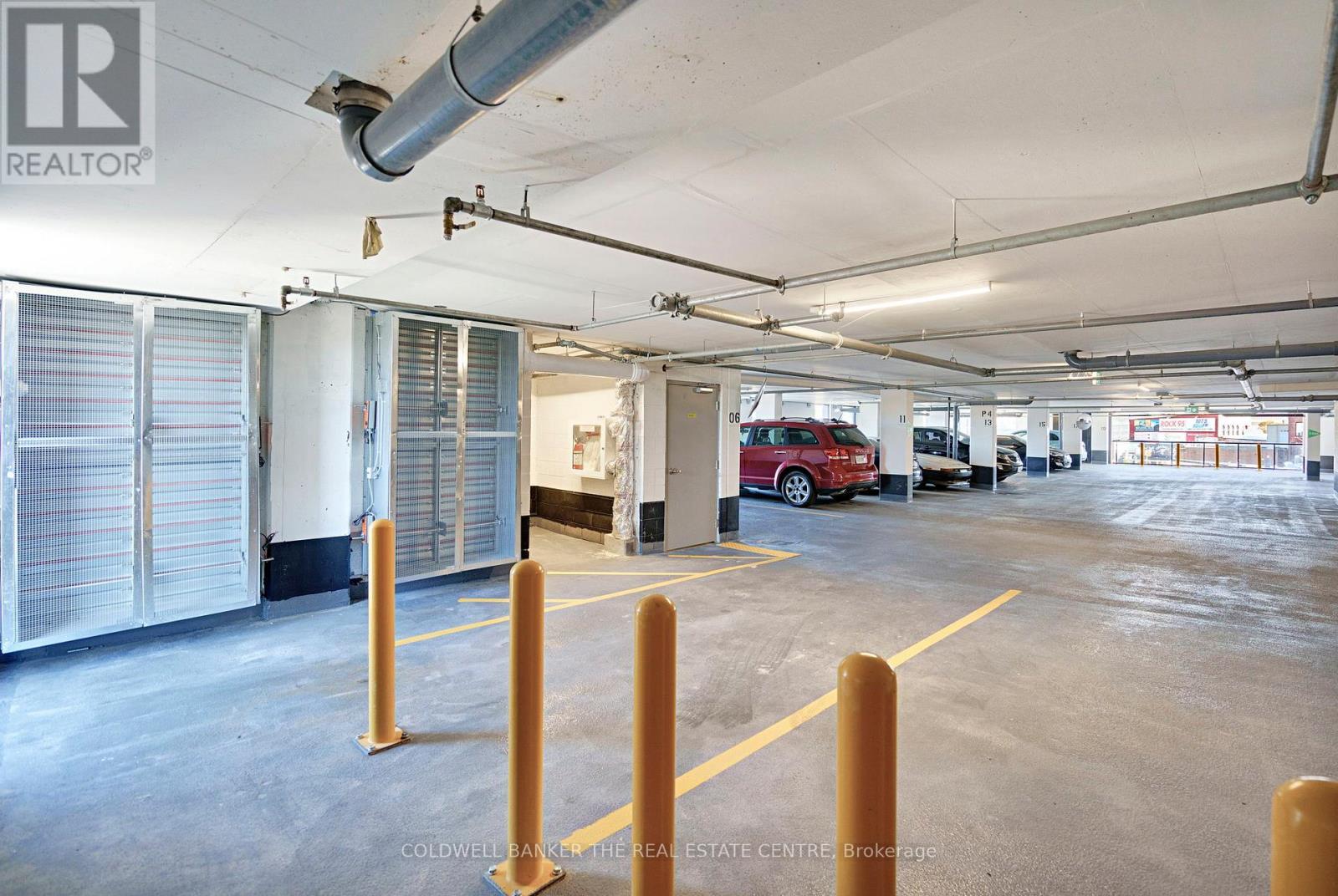 Unit #1302 - 39 Mary Street, Barrie, ON - Indoor Photo Showing Garage