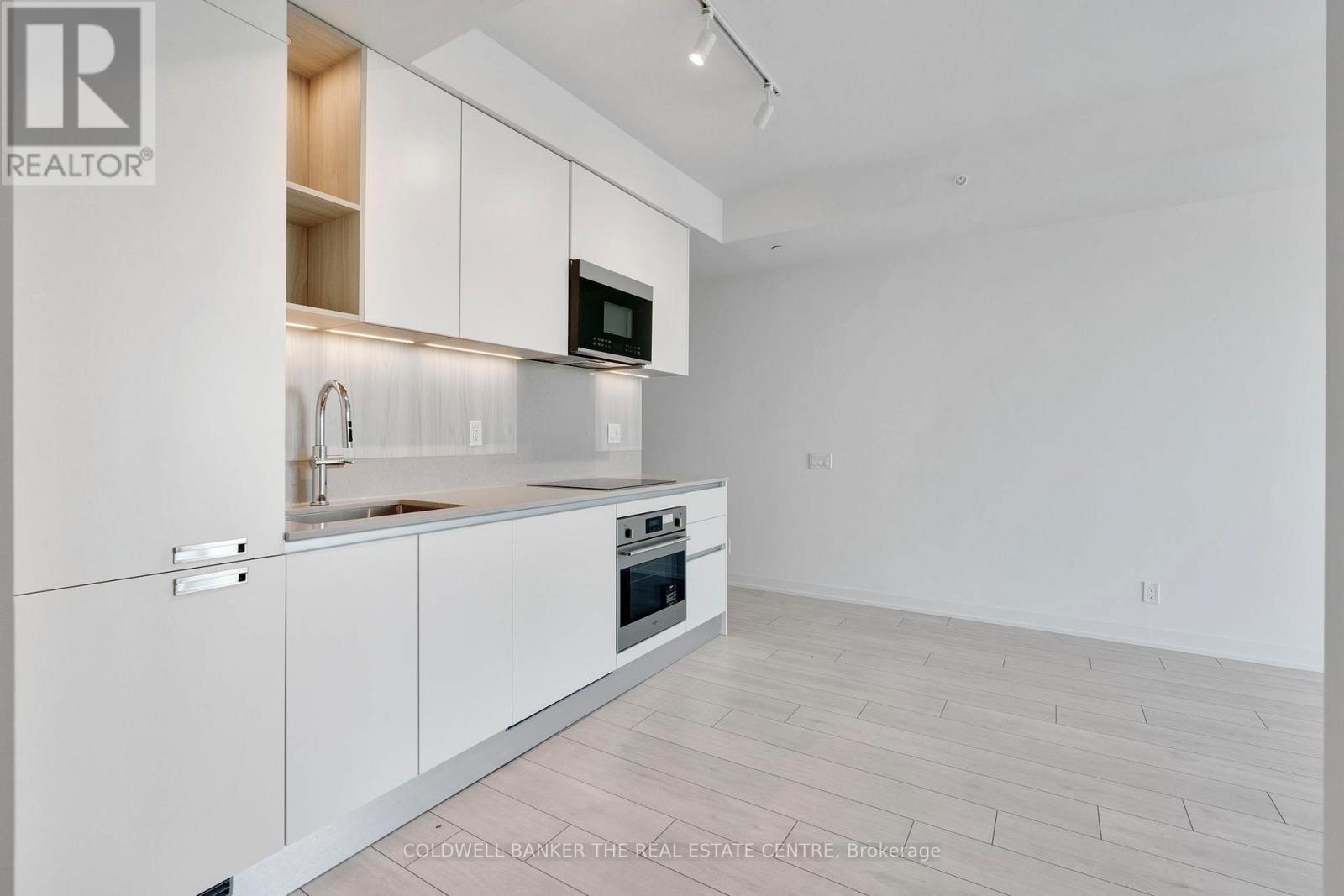 Unit #1302 - 39 Mary Street, Barrie, ON - Indoor Photo Showing Kitchen