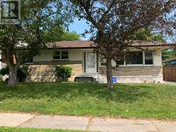 320 ELGIN STREET W Oshawa, ON L1J 2P3