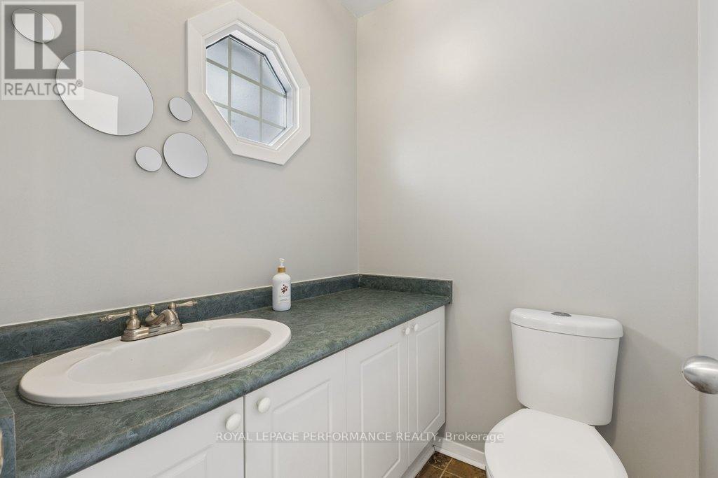 920 Walkley Road, Ottawa, ON - Indoor Photo Showing Bathroom
