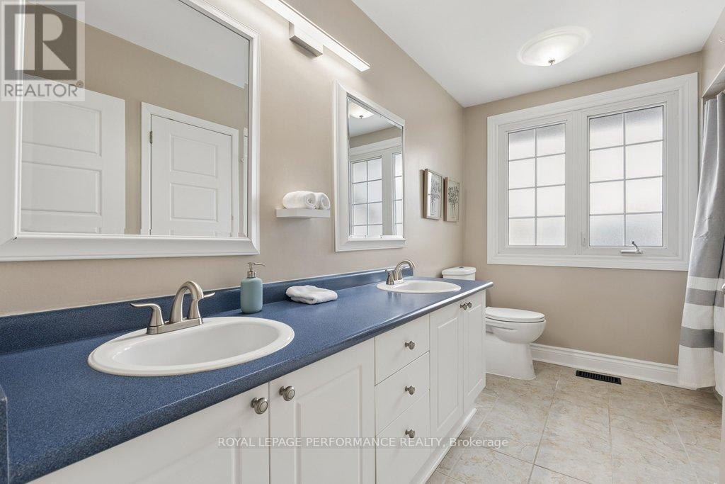 920 Walkley Road, Ottawa, ON - Indoor Photo Showing Bathroom