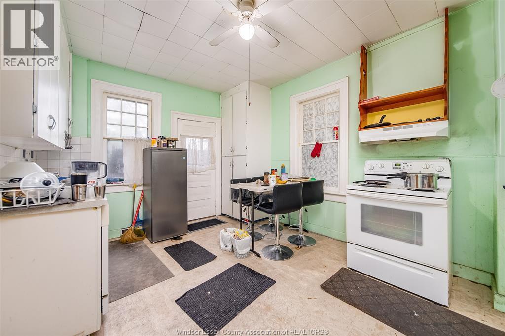 3245 Baby Street, Windsor, ON - Indoor Photo Showing Kitchen