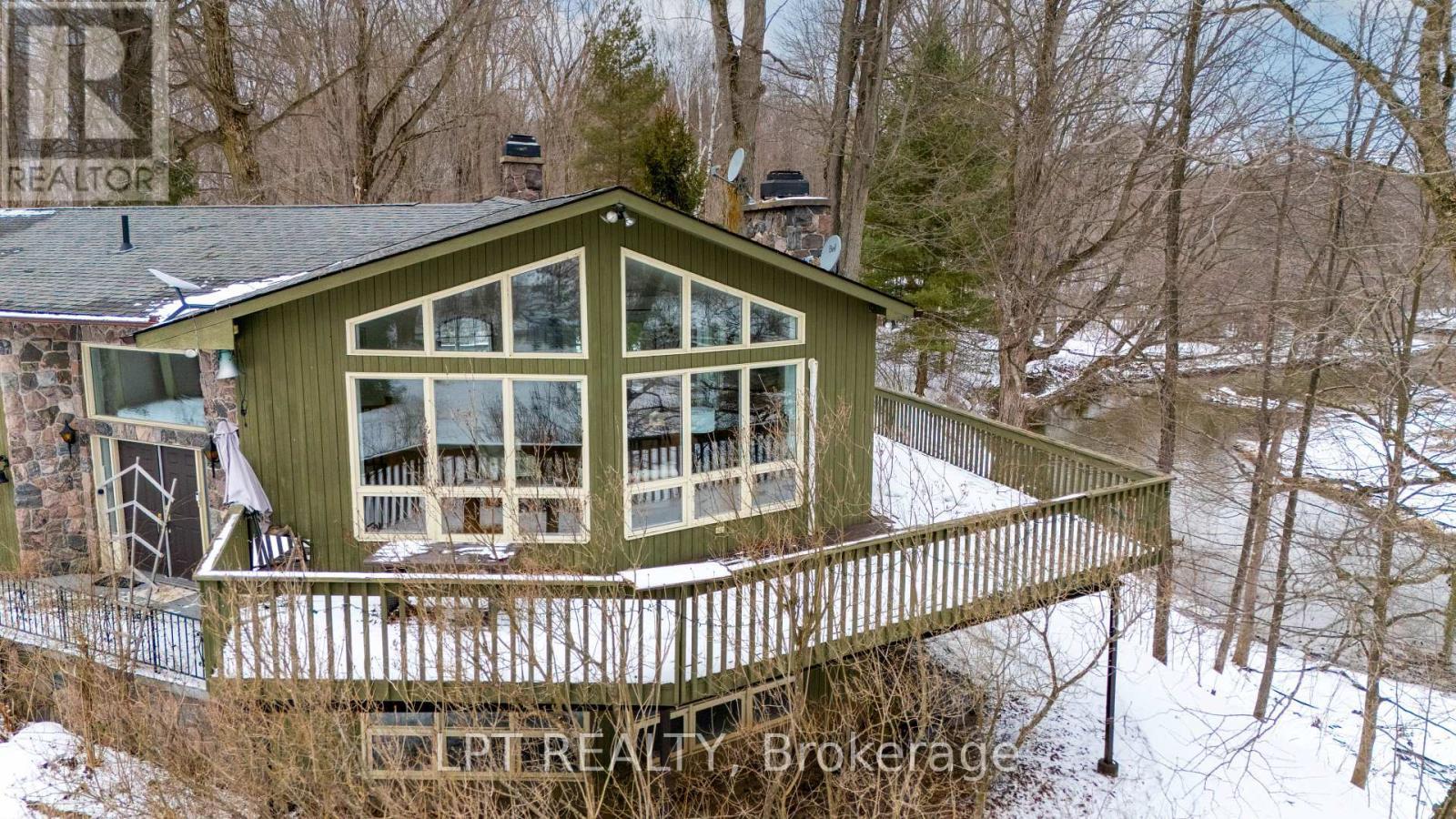 Wraparound Deck - 50 Concession Rd 2 W, Tiny, ON - Outdoor