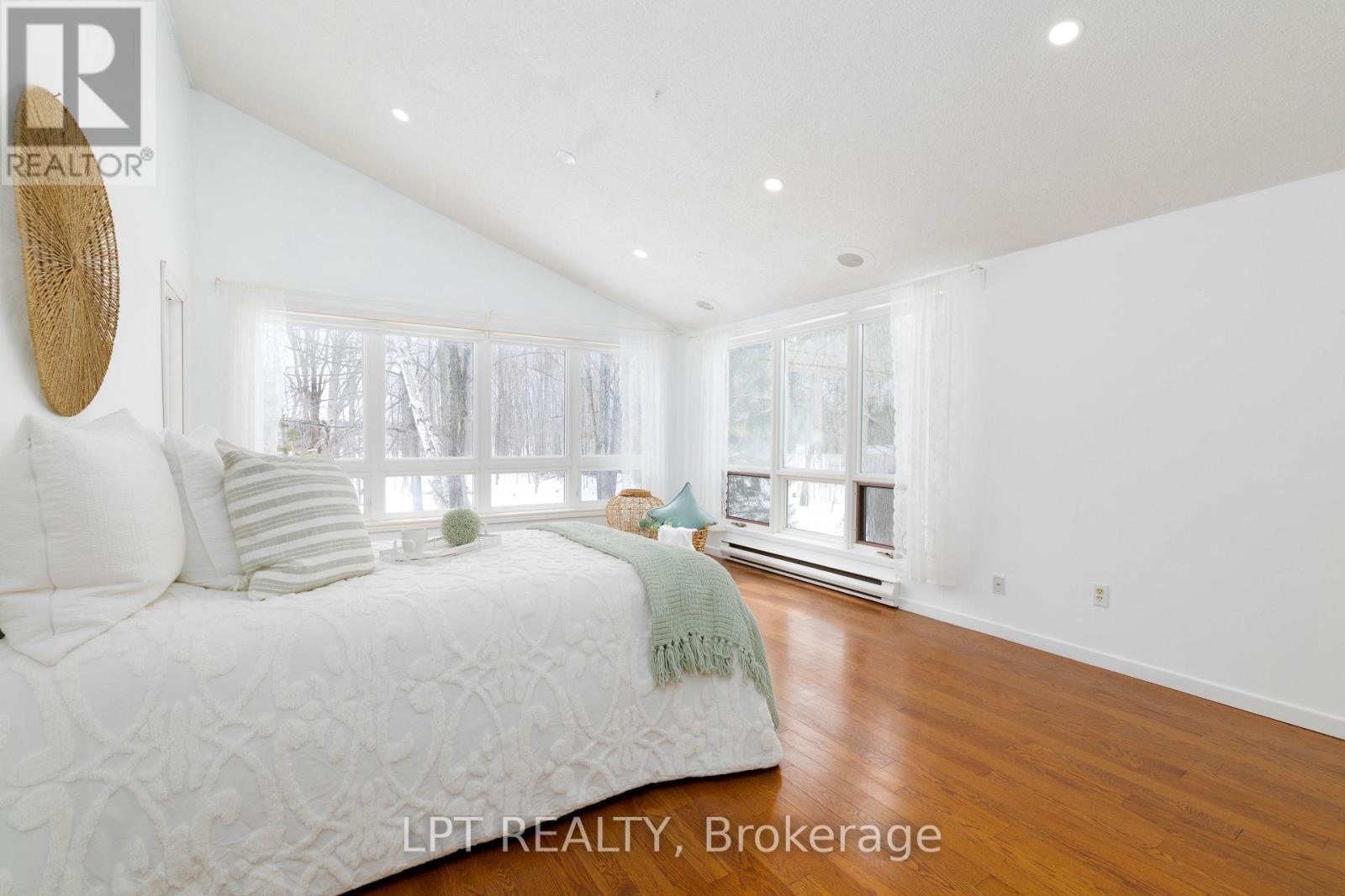 50 Concession Rd 2 W, Tiny, ON - Indoor Photo Showing Bedroom