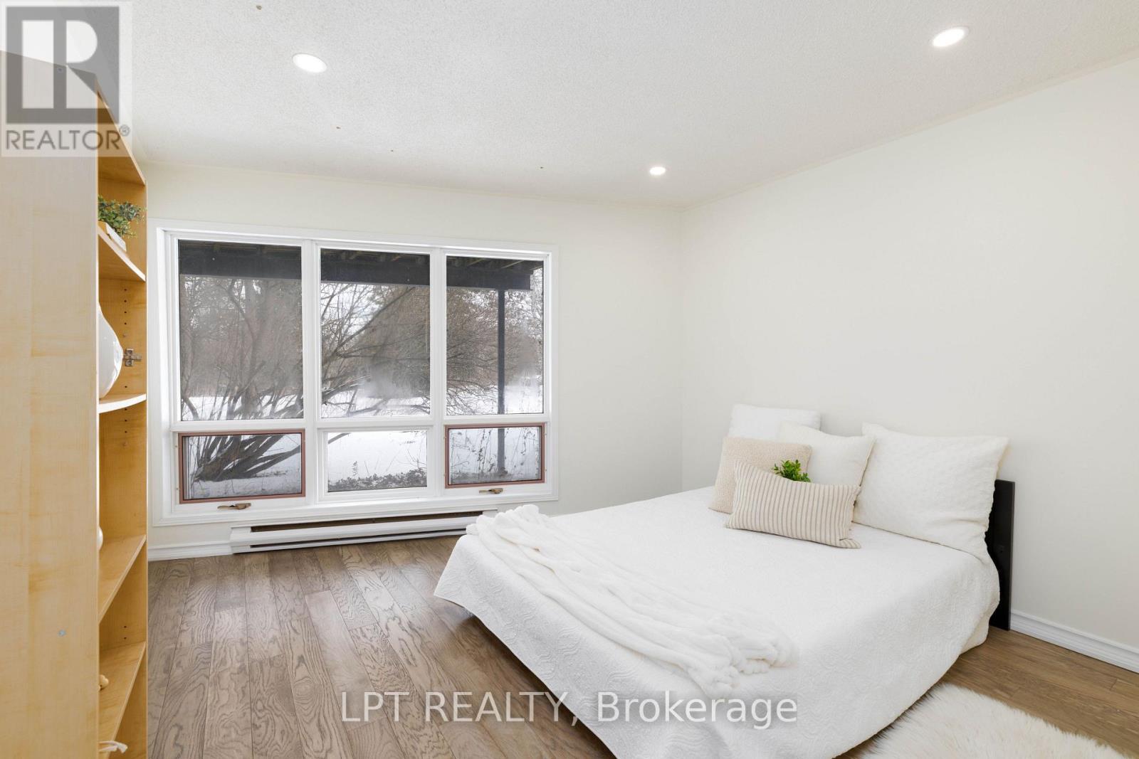 3rd Bedroom - 50 Concession Rd 2 W, Tiny, ON - Indoor Photo Showing Bedroom