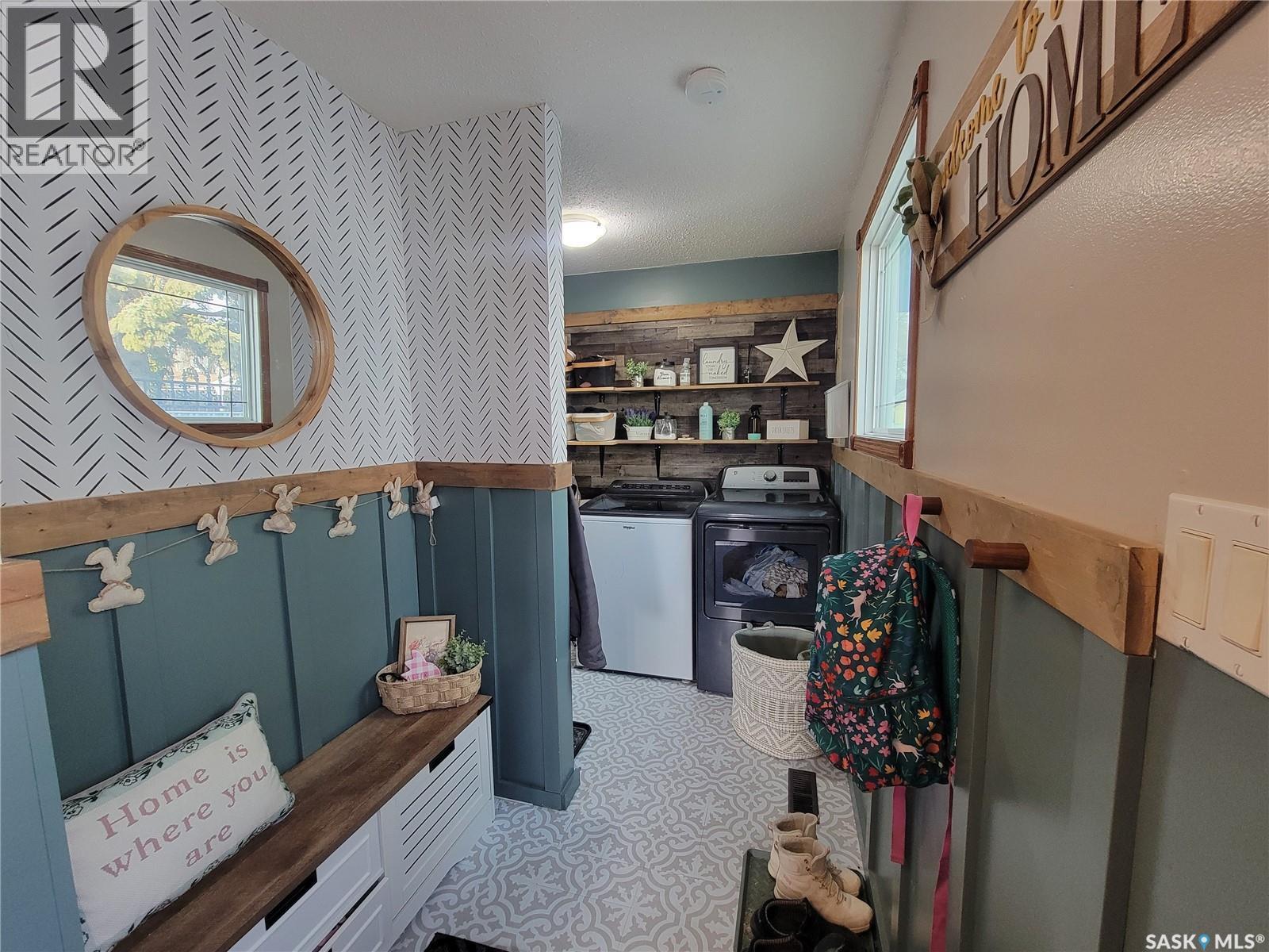 4702 Leader Street, Macklin, SK - Indoor Photo Showing Other Room