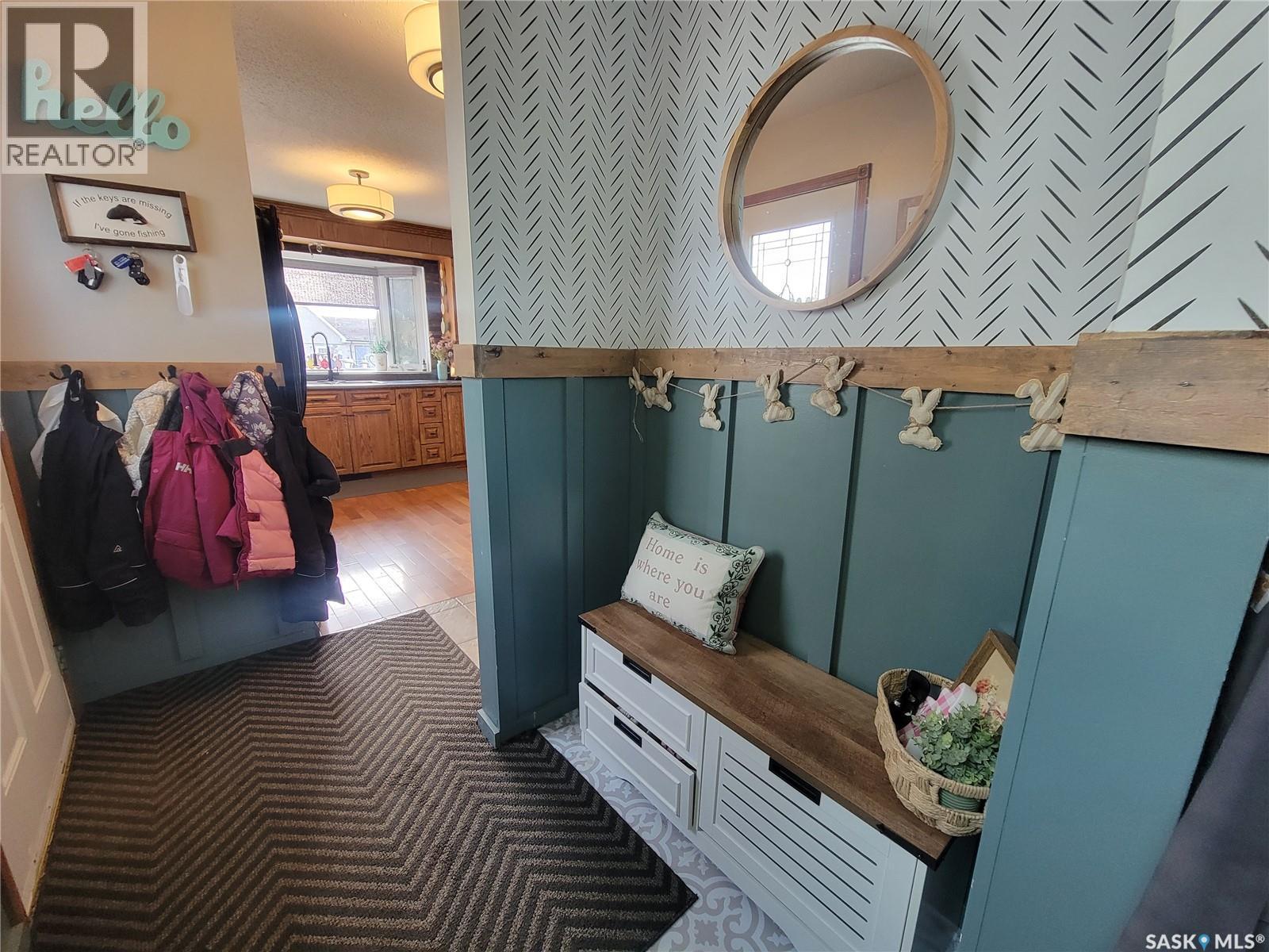4702 Leader Street, Macklin, SK - Indoor Photo Showing Other Room