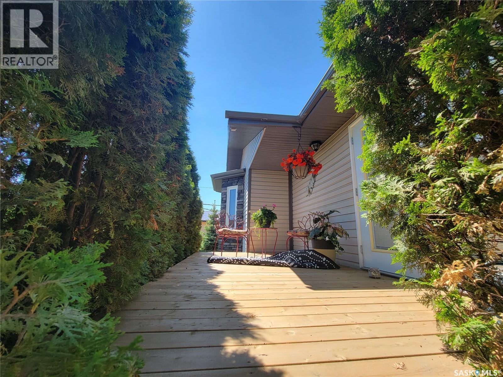 4702 Leader Street, Macklin, SK - Outdoor With Deck Patio Veranda