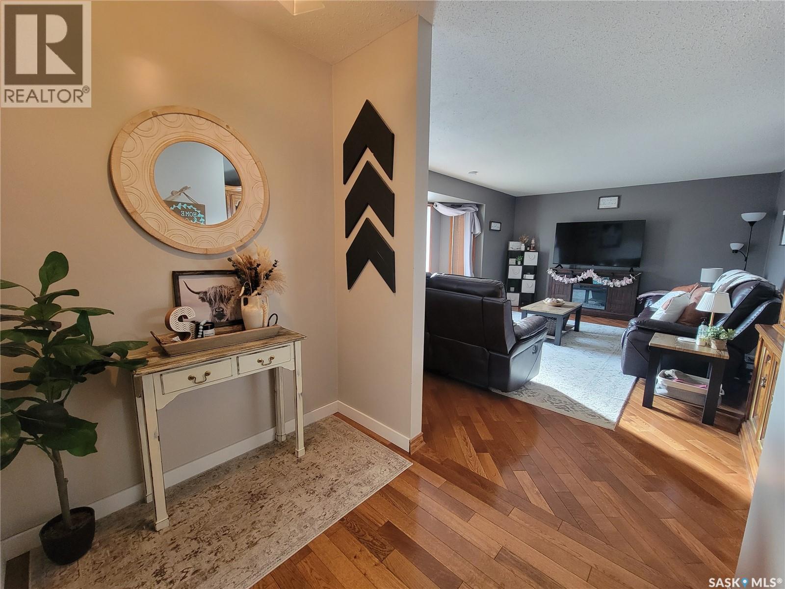 4702 Leader Street, Macklin, SK - Indoor