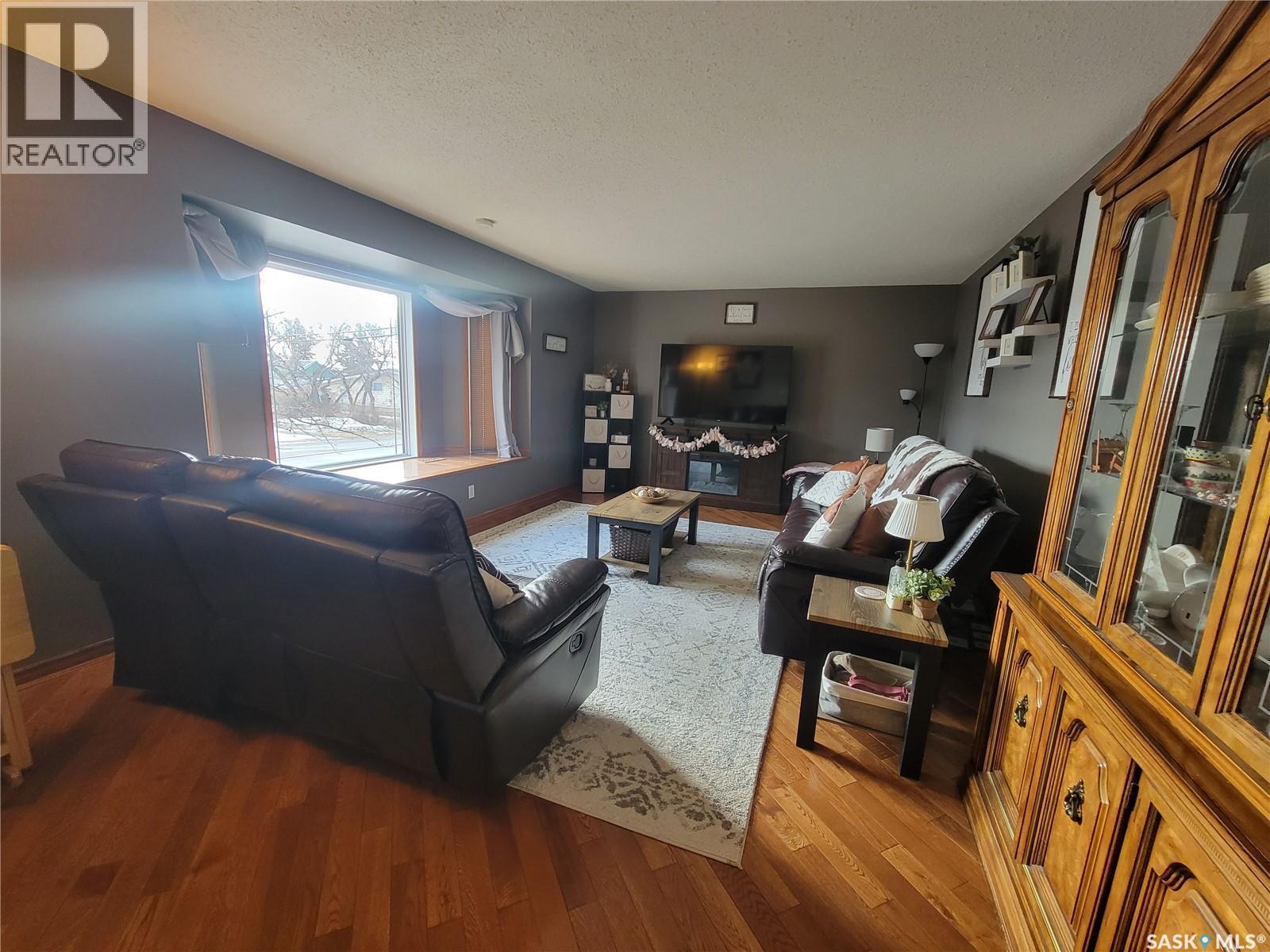 4702 Leader Street, Macklin, SK - Indoor