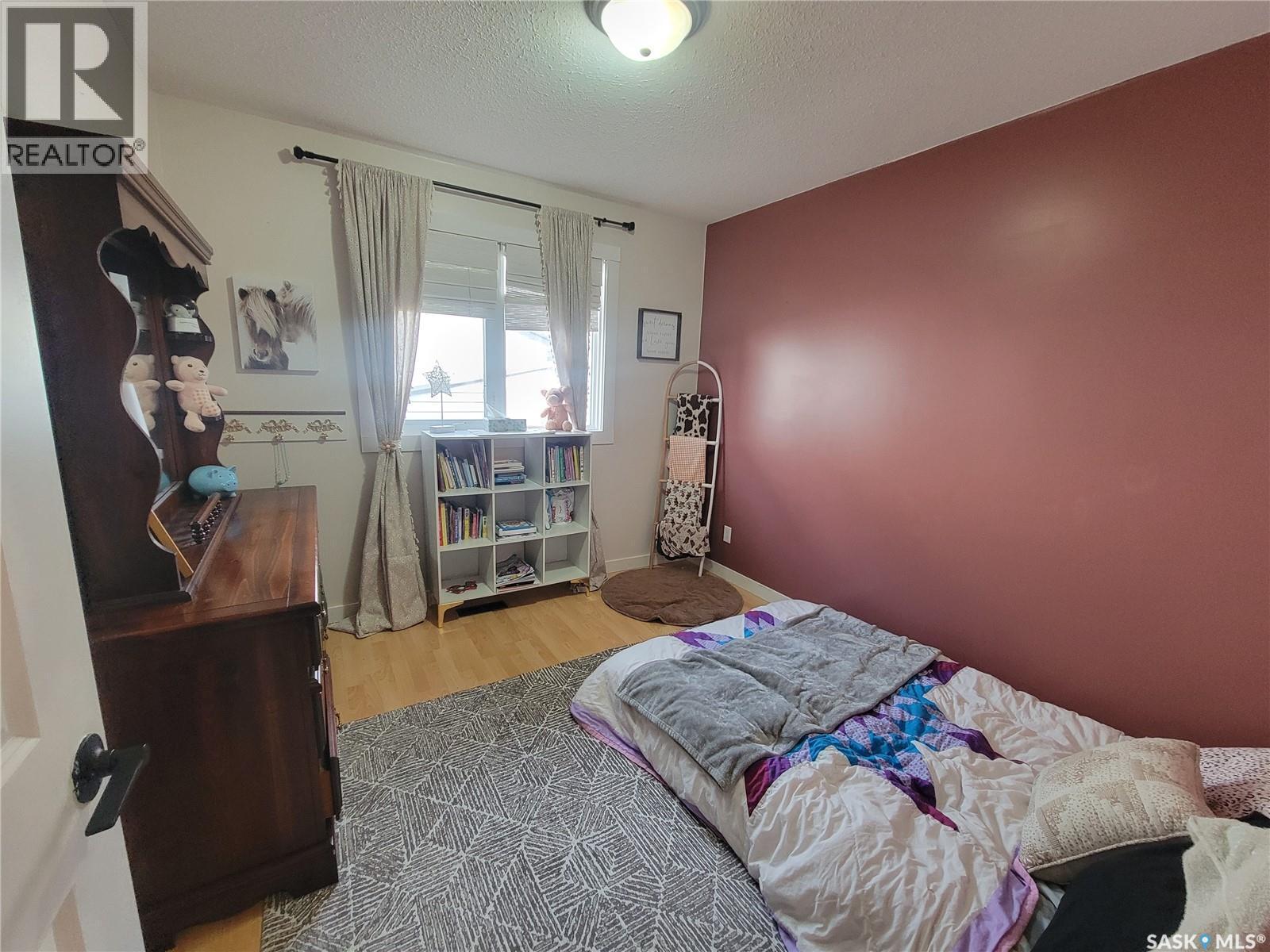 4702 Leader Street, Macklin, SK - Indoor Photo Showing Bedroom
