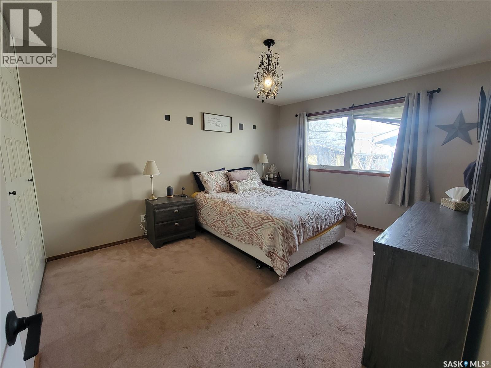 4702 Leader Street, Macklin, SK - Indoor Photo Showing Bedroom