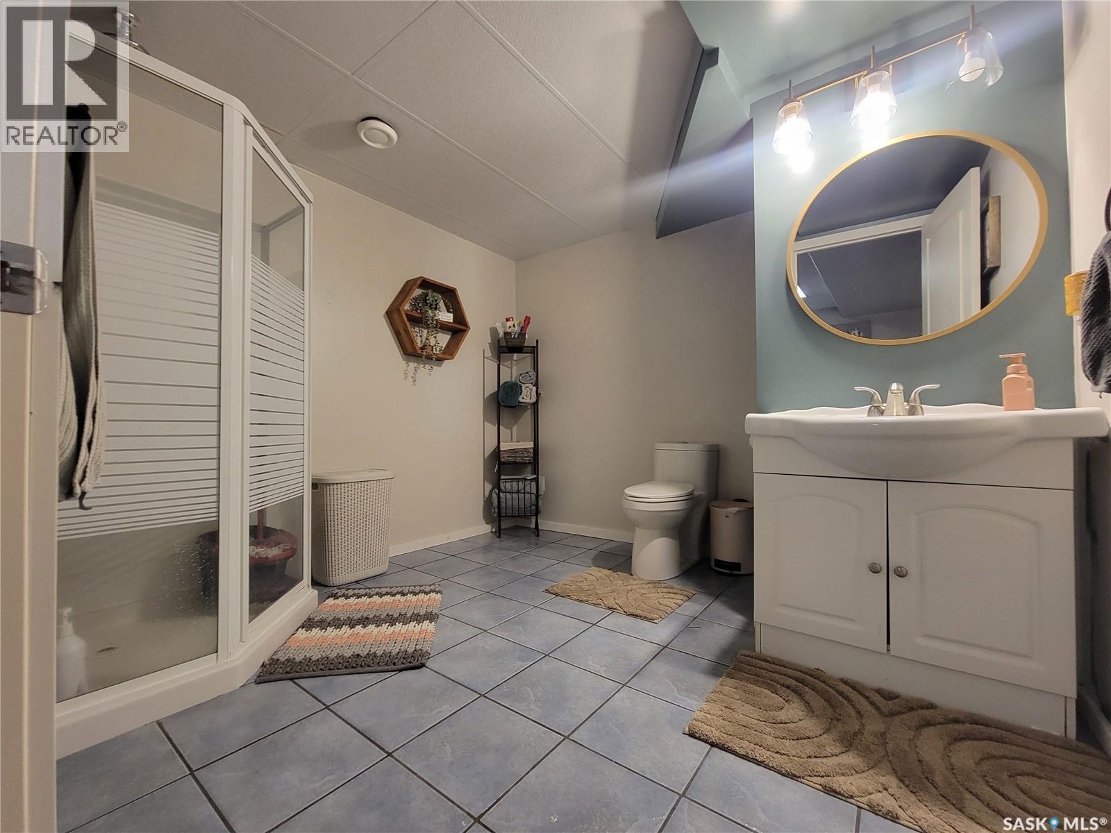4702 Leader Street, Macklin, SK - Indoor Photo Showing Bathroom