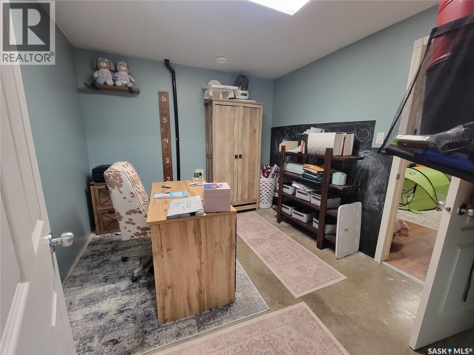 4702 Leader Street, Macklin, SK - Indoor Photo Showing Other Room