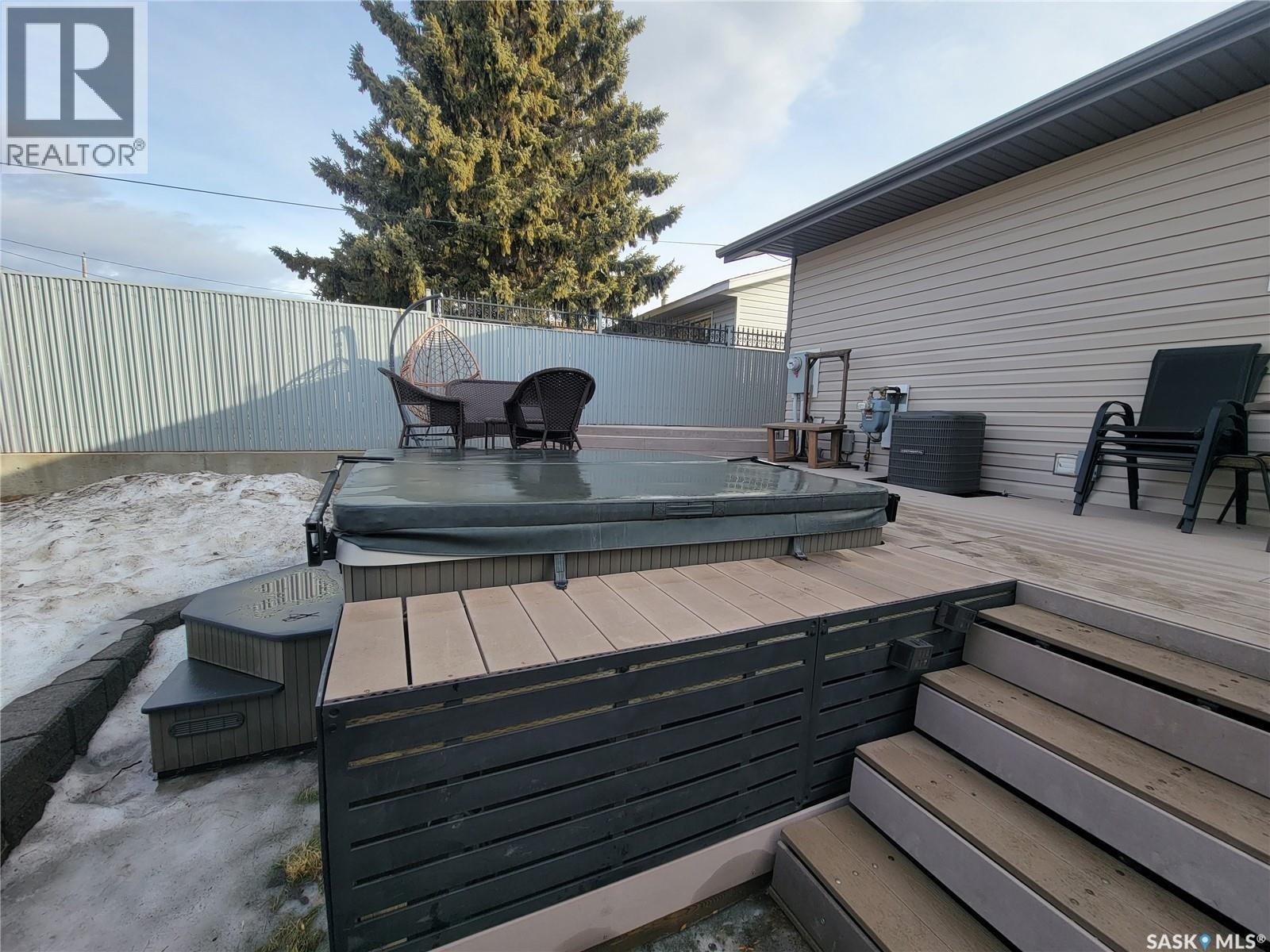 4702 Leader Street, Macklin, SK - Outdoor With Deck Patio Veranda