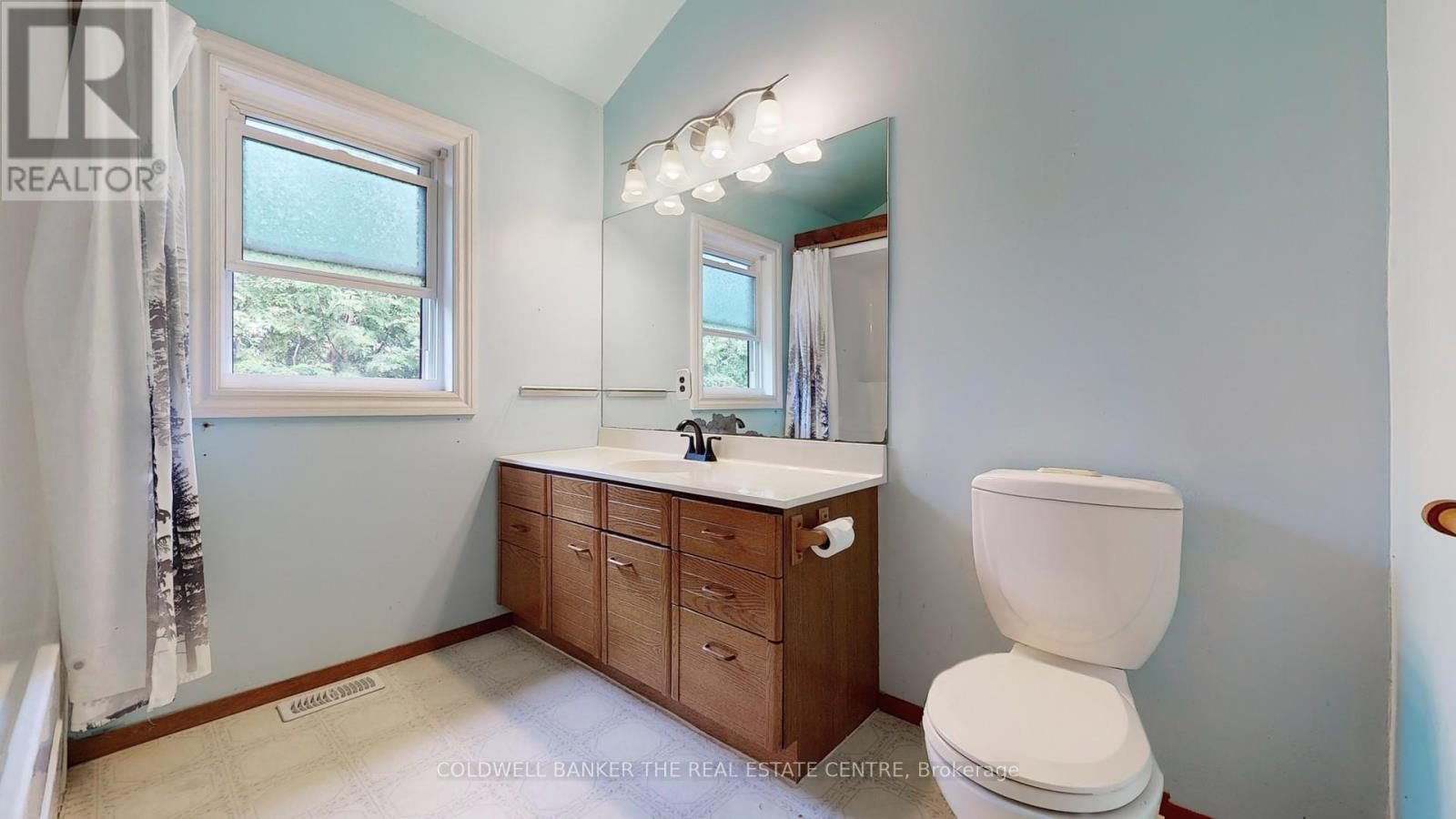 33 Lake Drive E, Georgina, ON - Indoor Photo Showing Bathroom