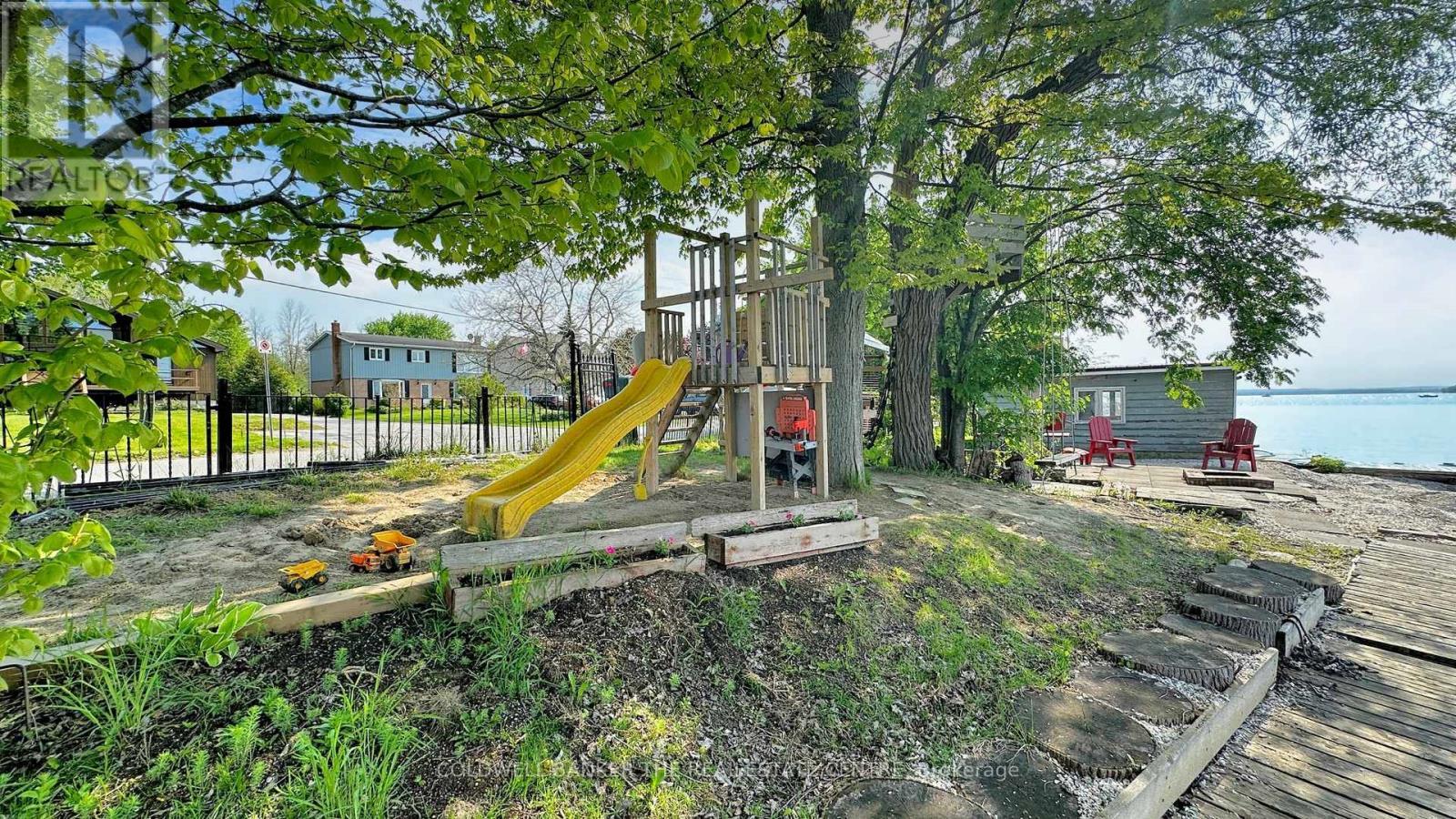 33 Lake Drive E, Georgina, ON - Outdoor With Body Of Water