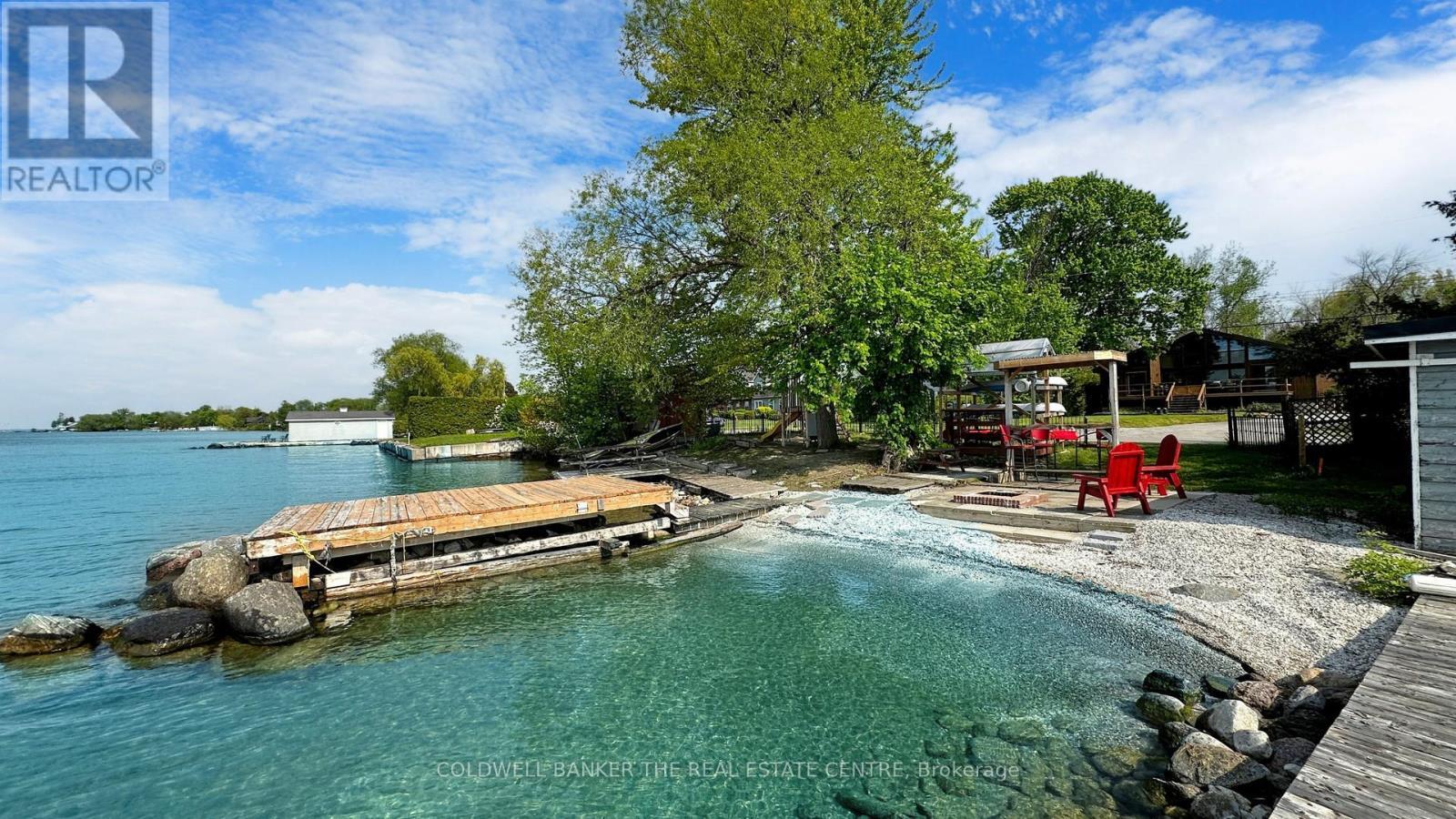 33 Lake Drive E, Georgina, ON - Outdoor With Body Of Water