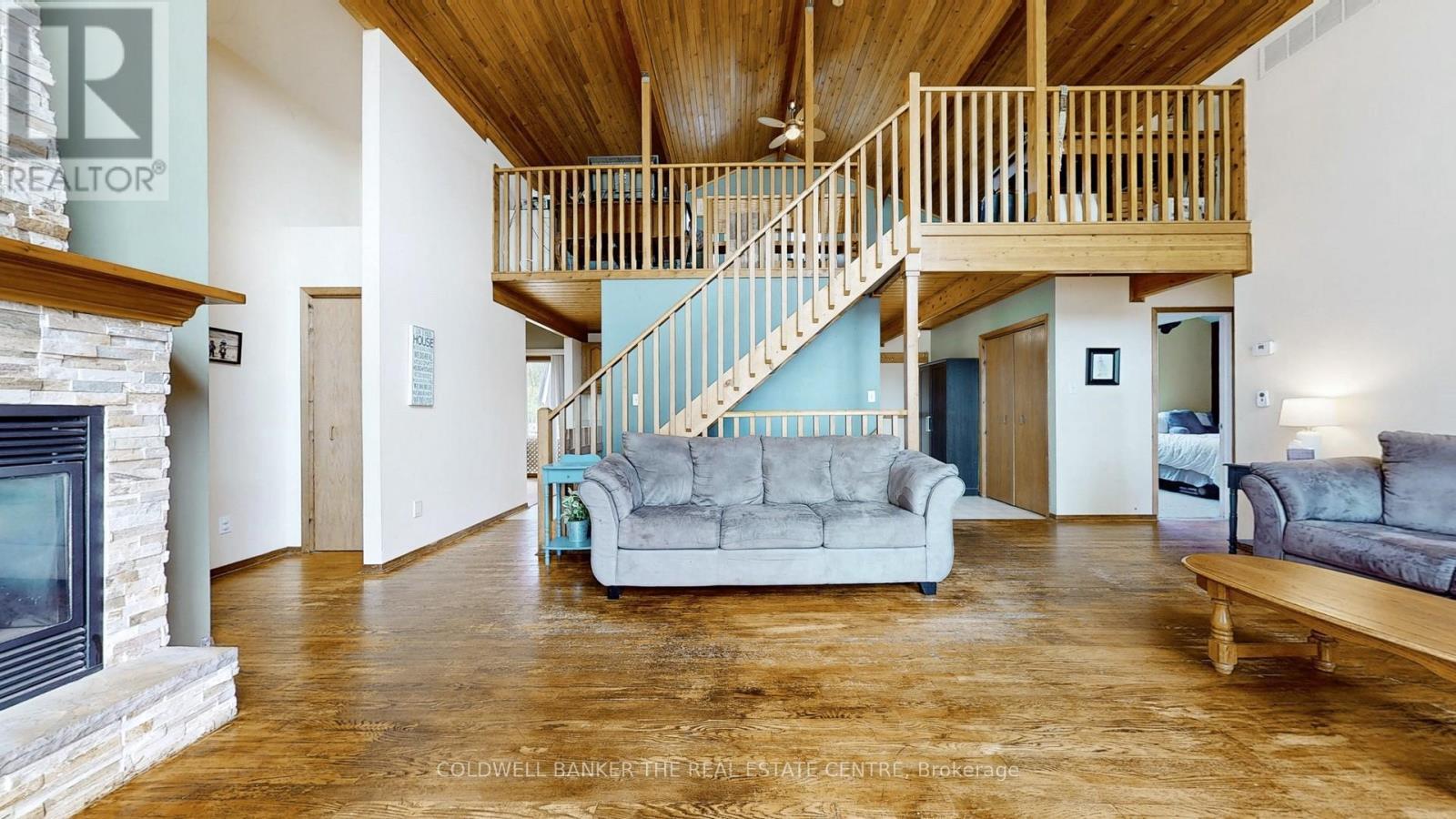 33 Lake Drive E, Georgina, ON - Indoor Photo Showing Living Room With Fireplace