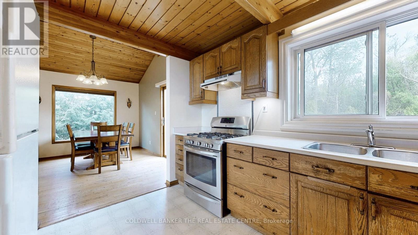 33 Lake Drive E, Georgina, ON - Indoor Photo Showing Kitchen With Double Sink