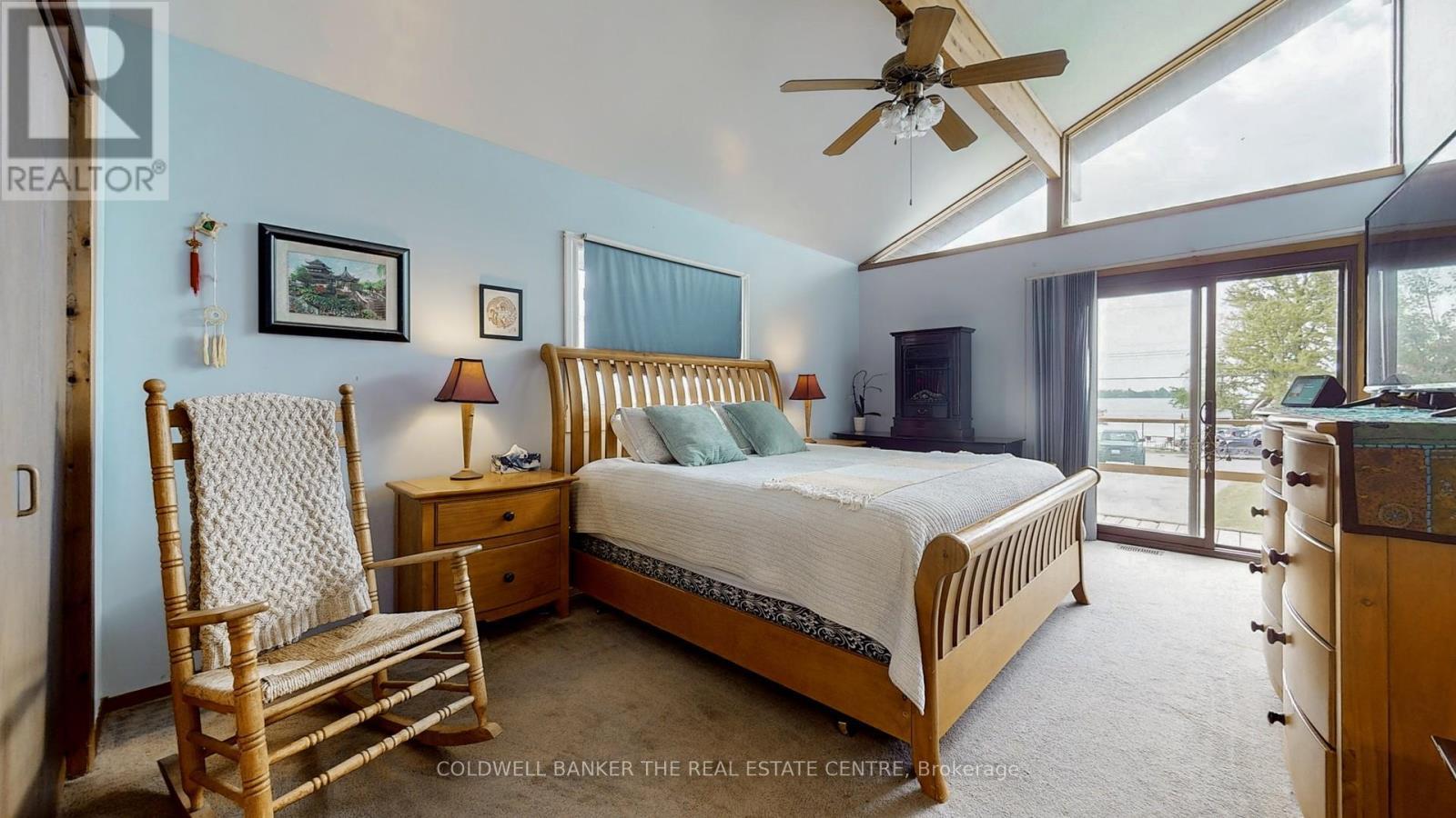 33 Lake Drive E, Georgina, ON - Indoor Photo Showing Bedroom