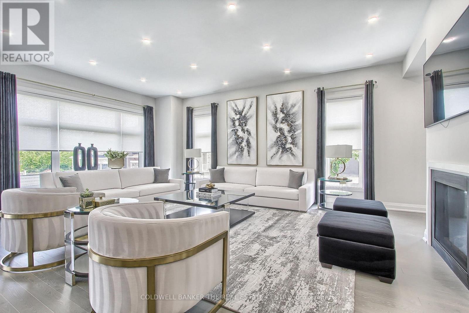 92 Maple Fields Circle, Aurora, ON - Indoor Photo Showing Living Room With Fireplace