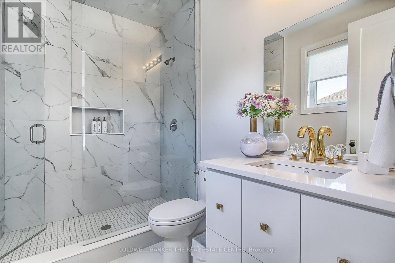 92 Maple Fields Circle, Aurora, ON - Indoor Photo Showing Bathroom
